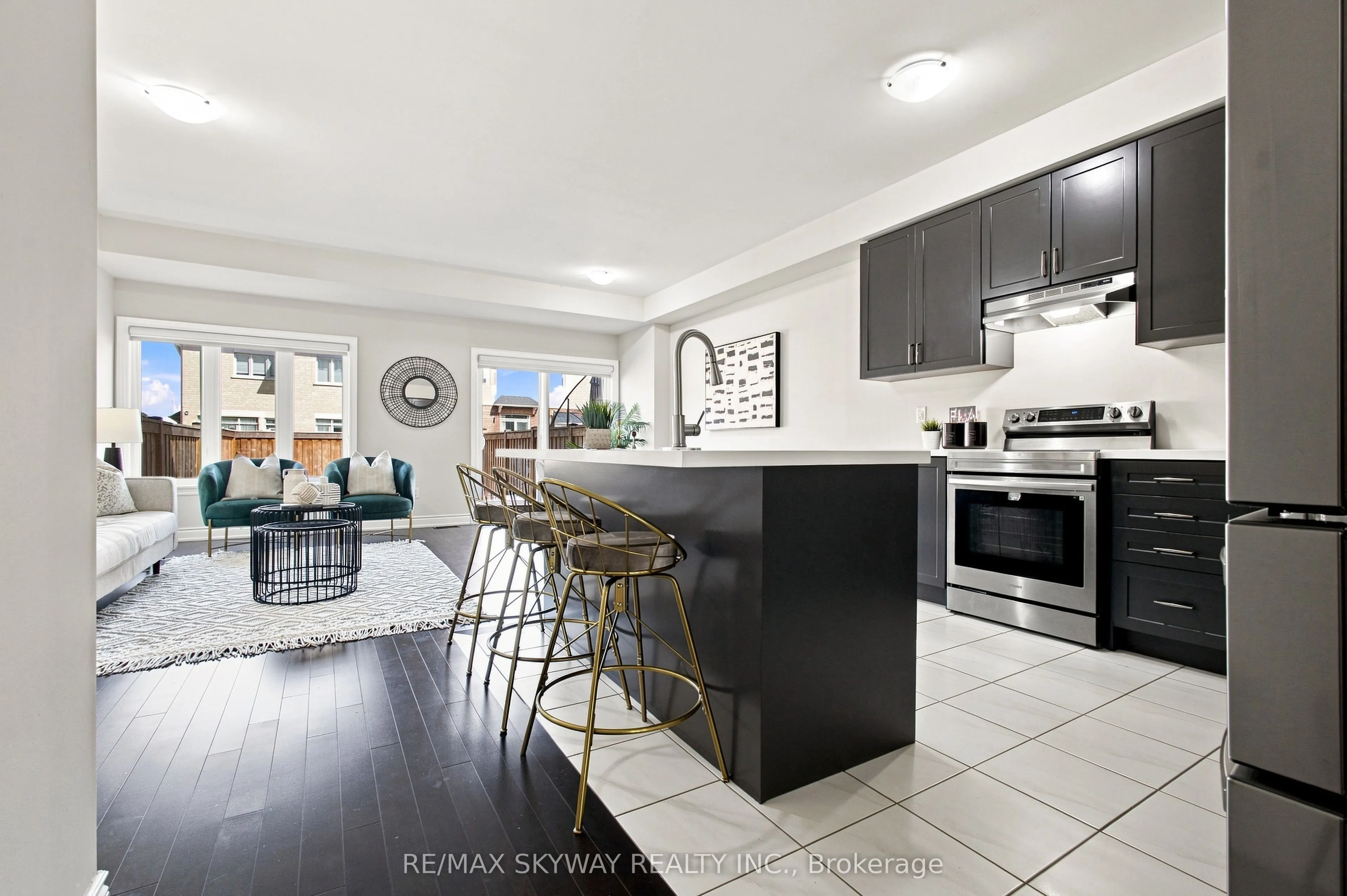 60 Lorne Thomas Place