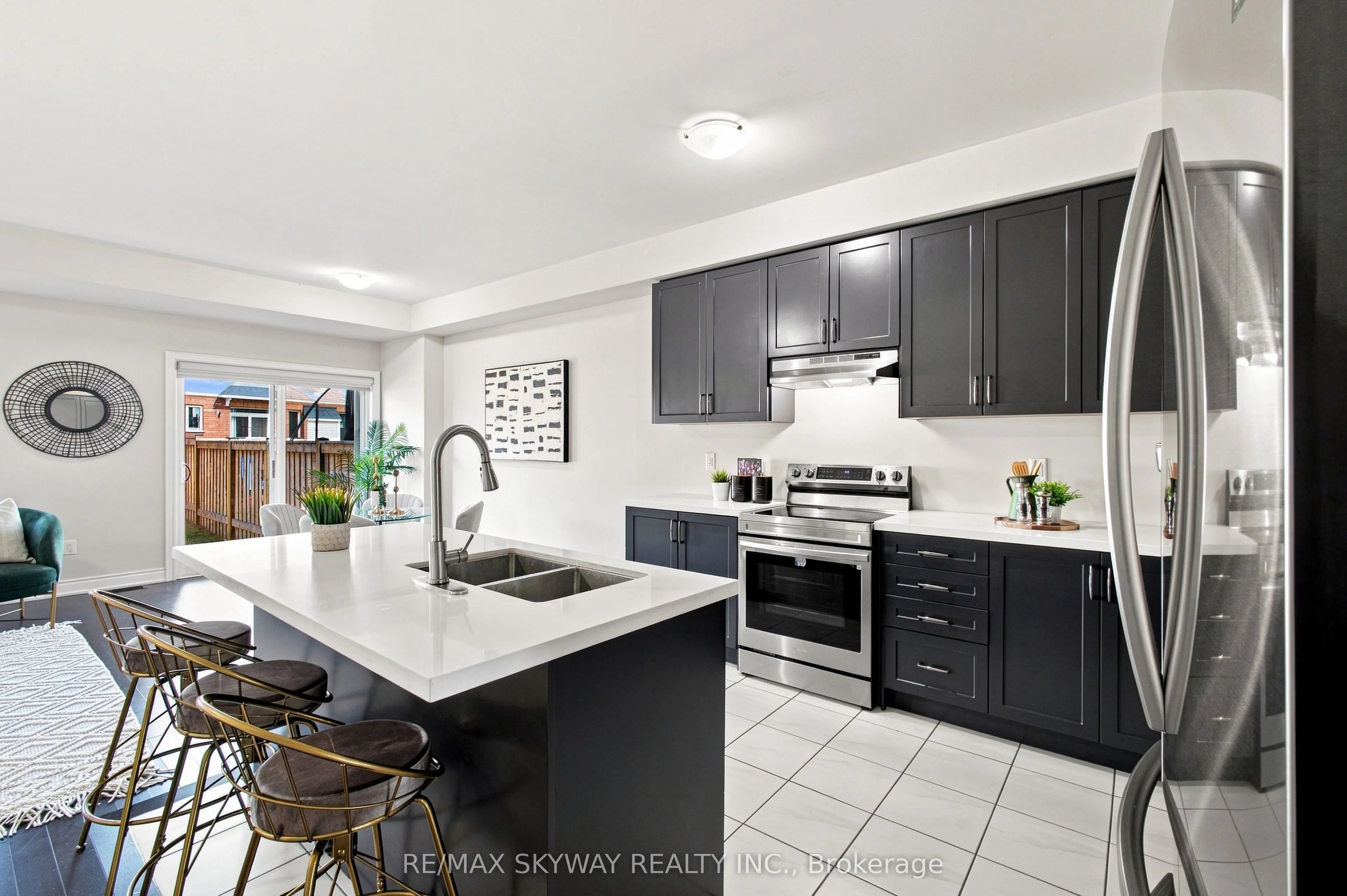 60 Lorne Thomas Place