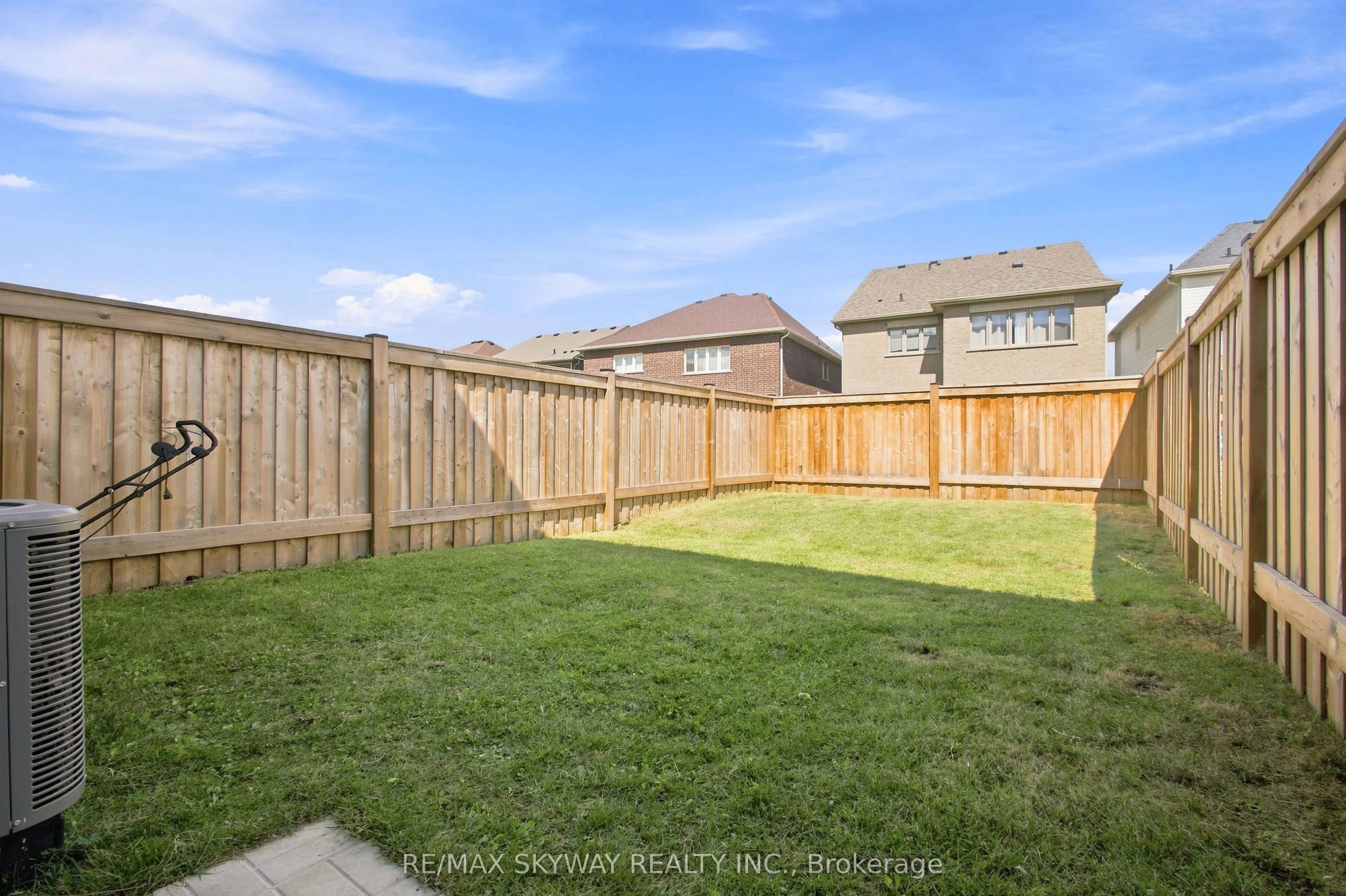 60 Lorne Thomas Place
