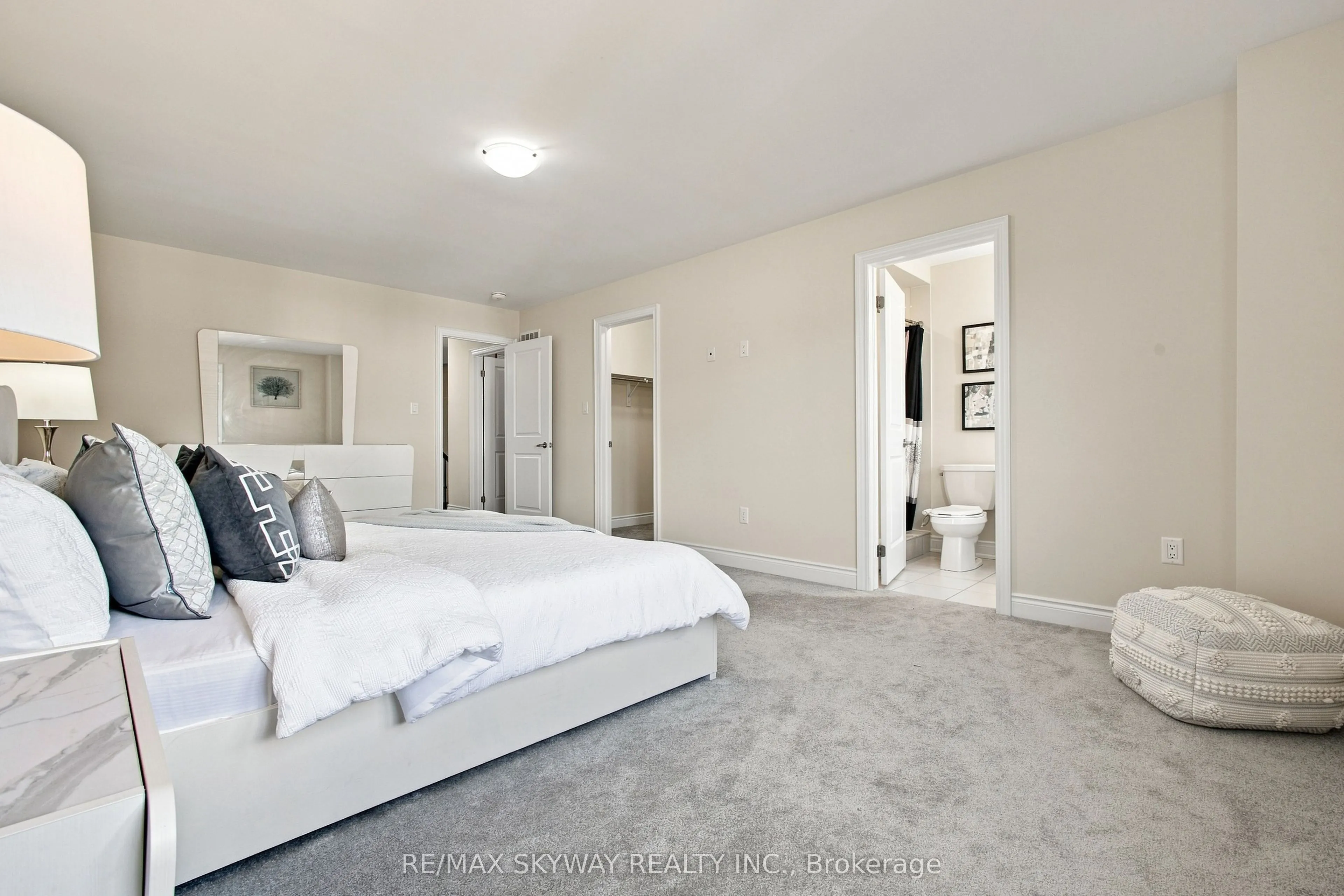 60 Lorne Thomas Place