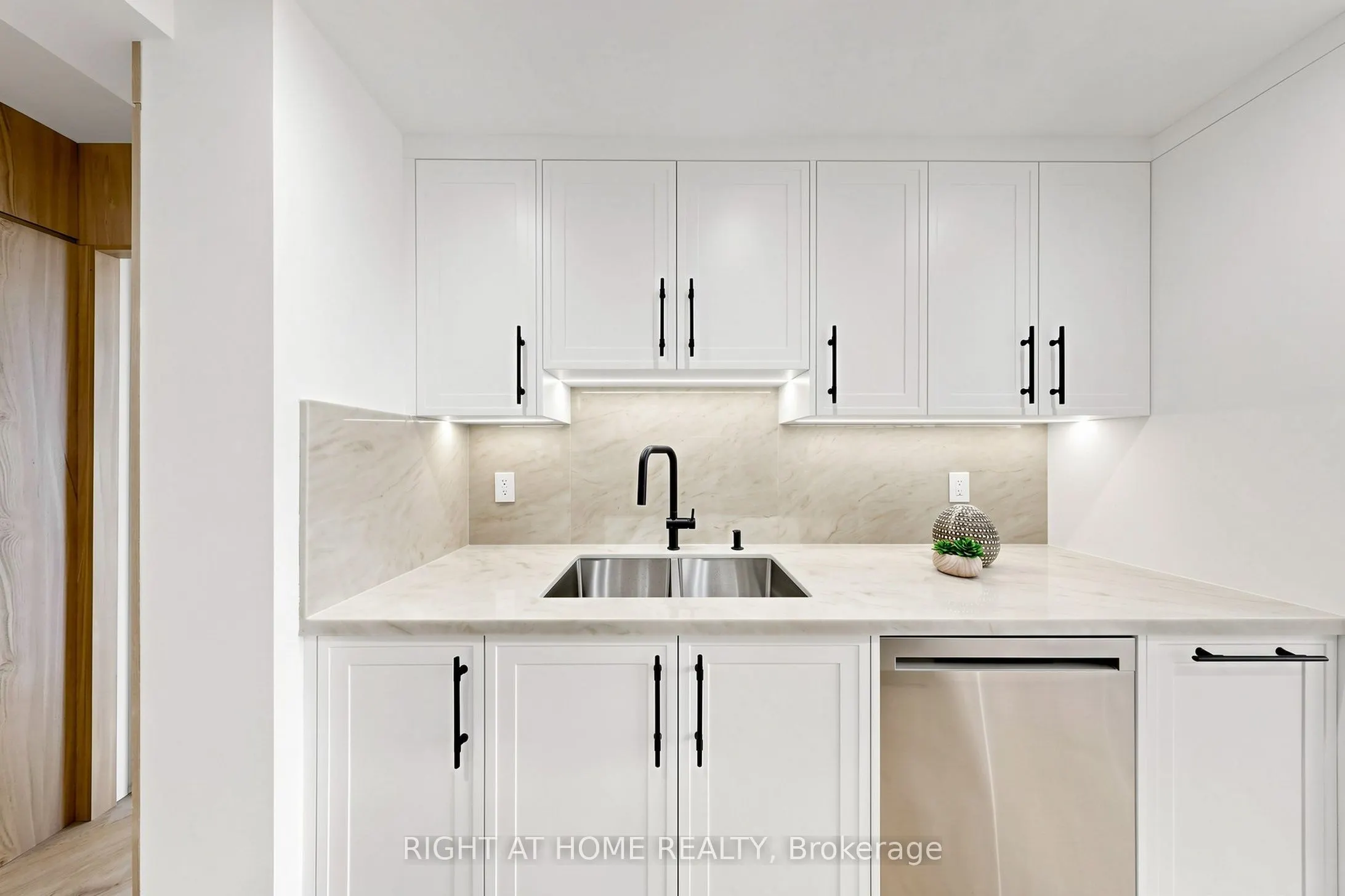 7 Townsgate Drive #1506