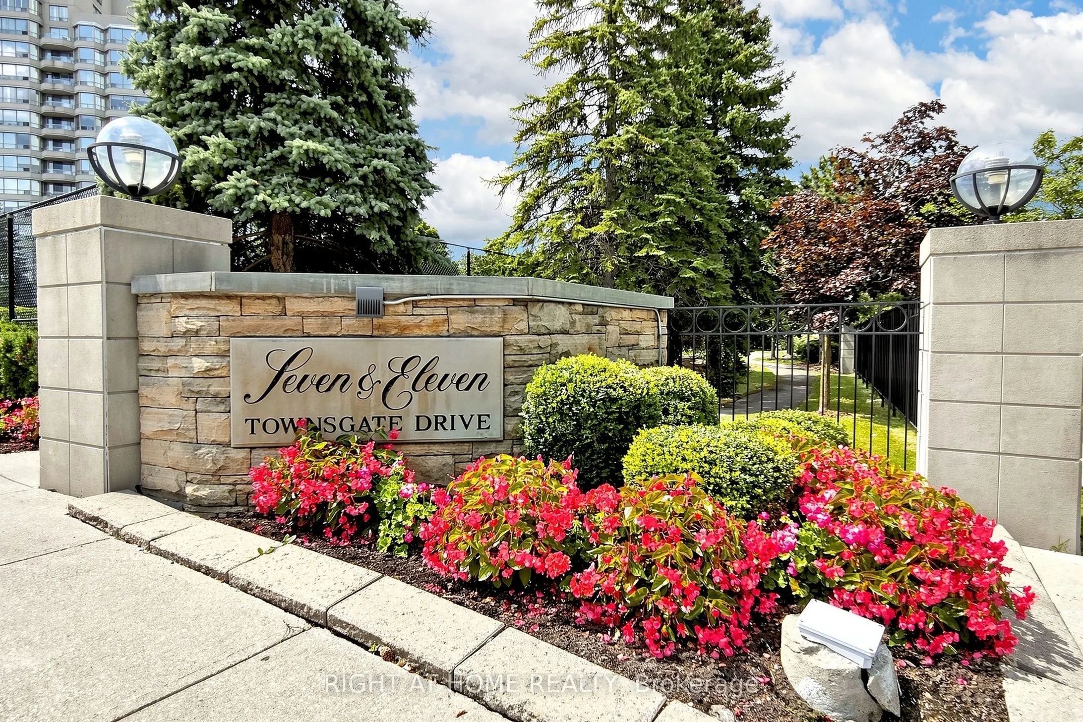 7 Townsgate Drive #1506