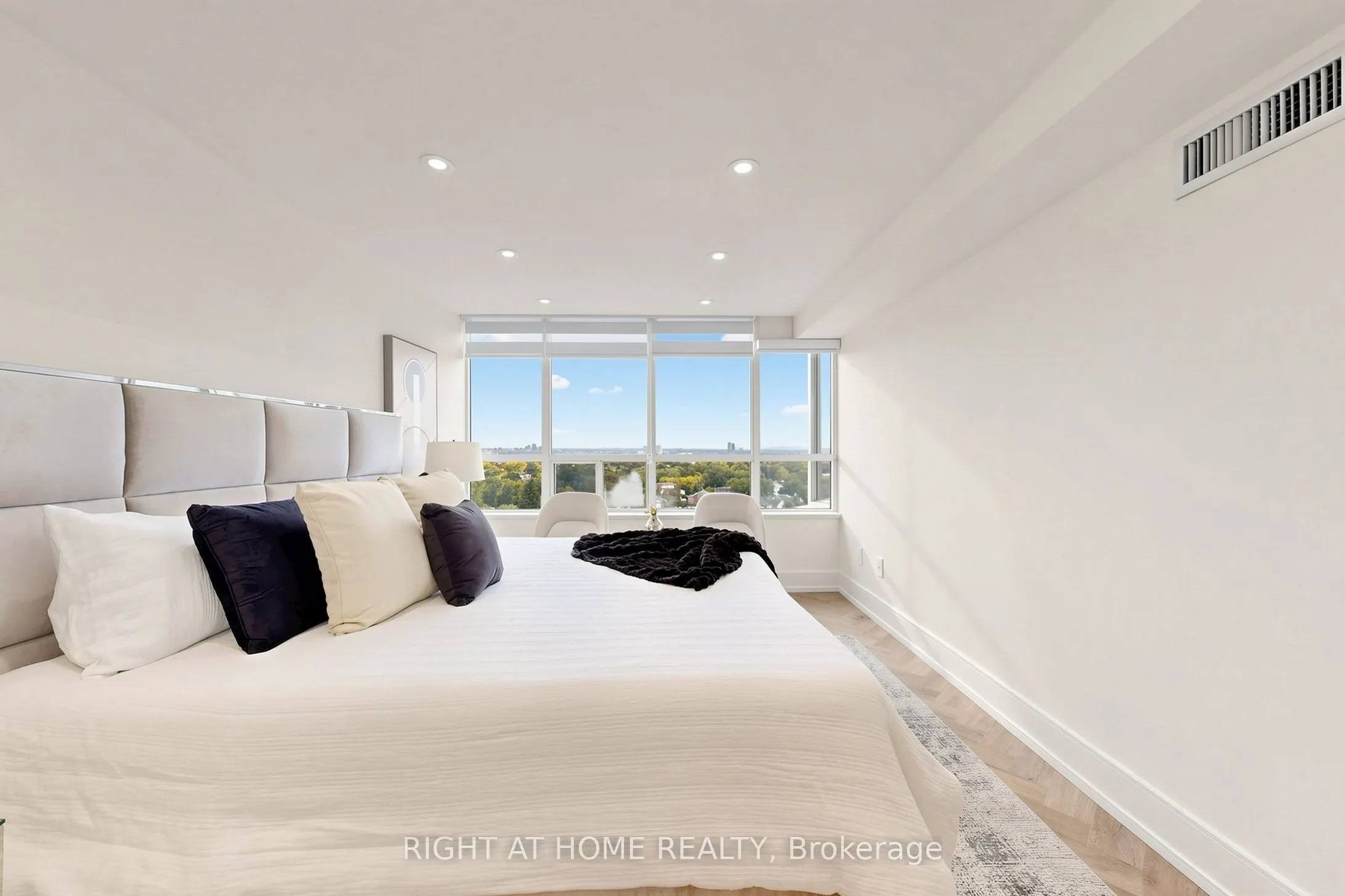 7 Townsgate Drive #1506