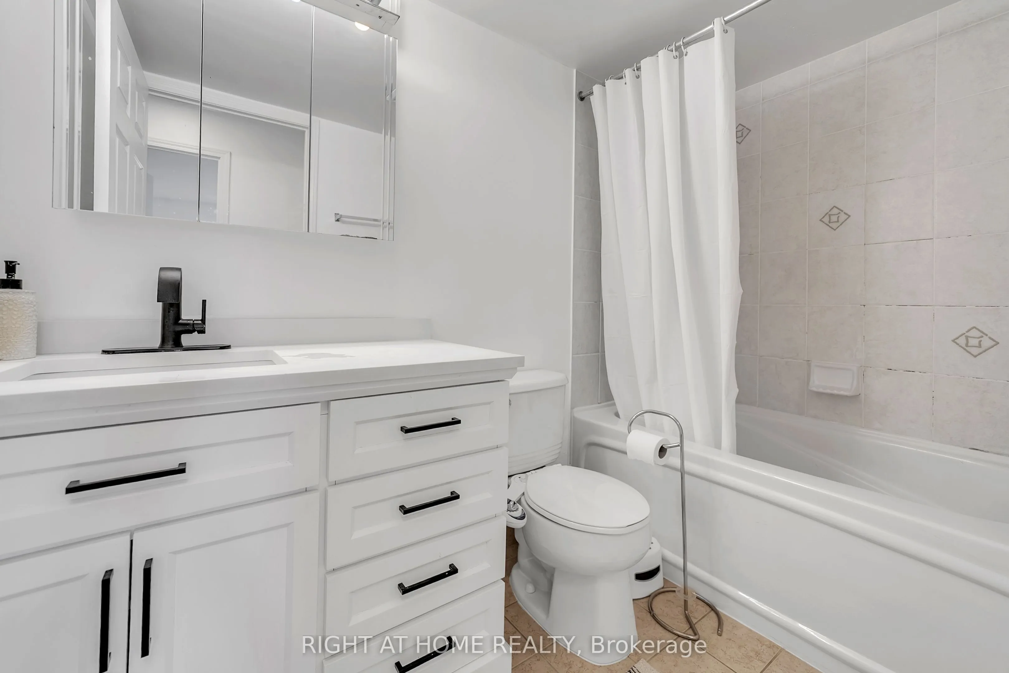 11 Oneida Crescent #1202
