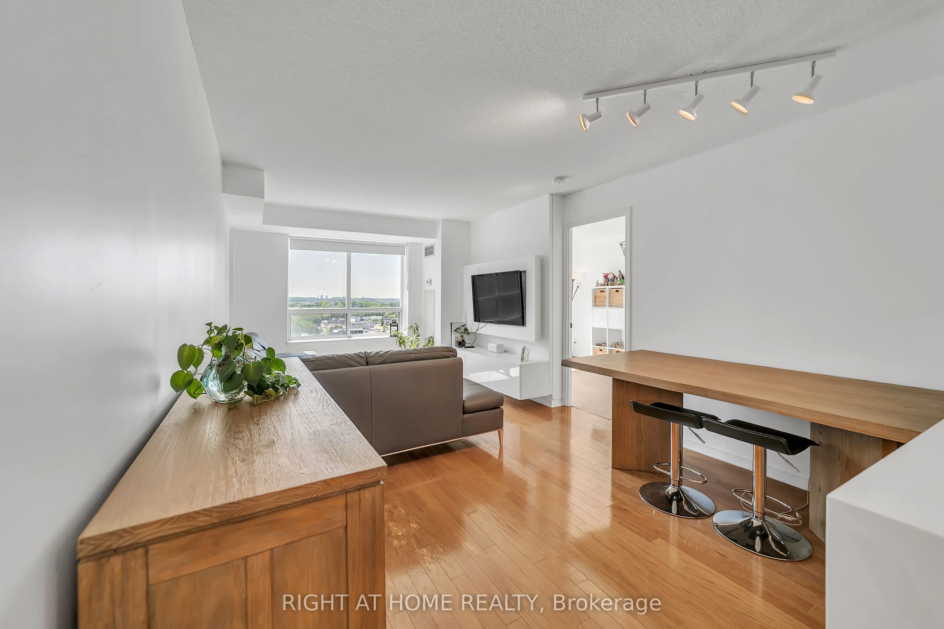 11 Oneida Crescent #1202