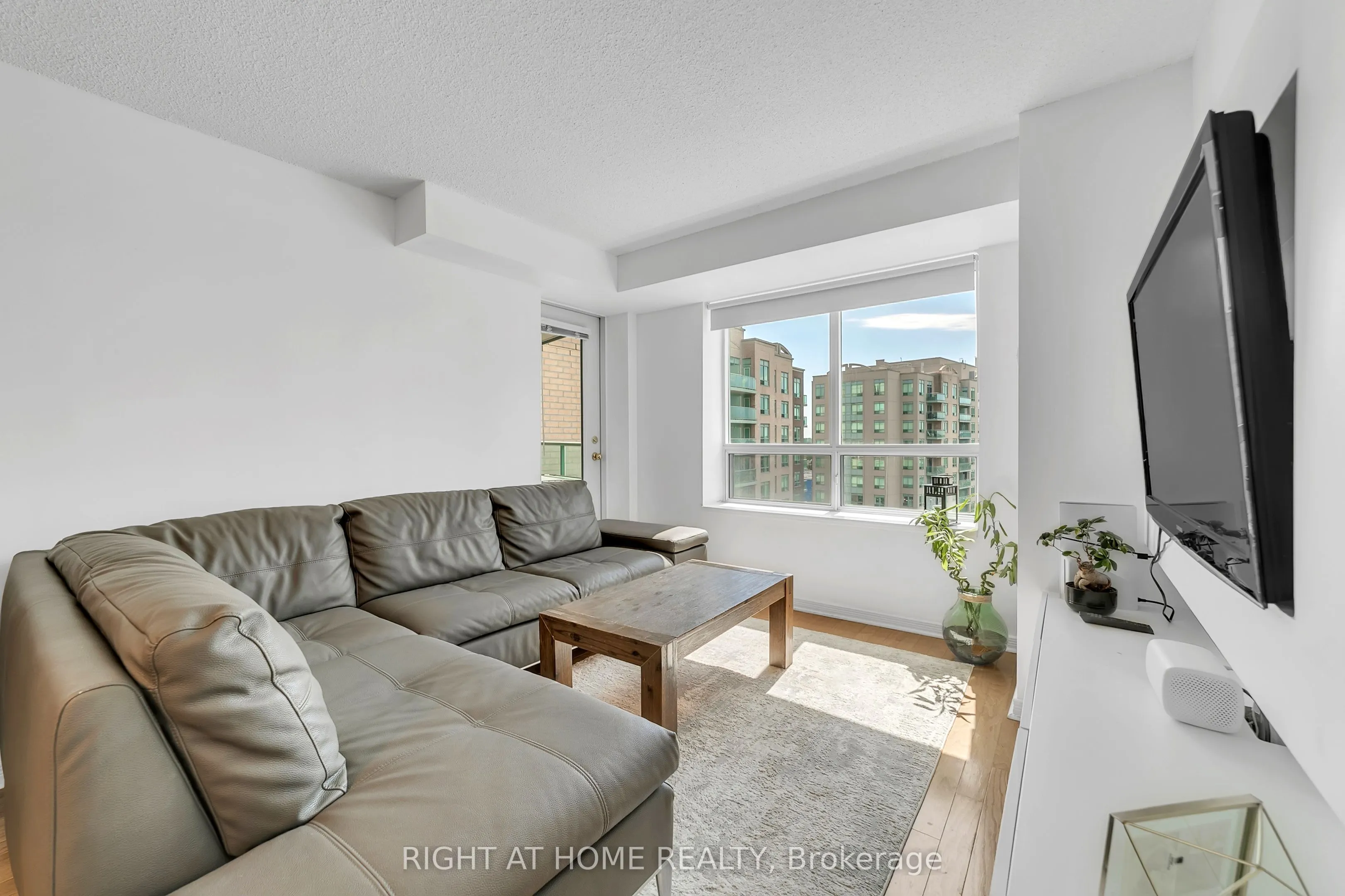 11 Oneida Crescent #1202
