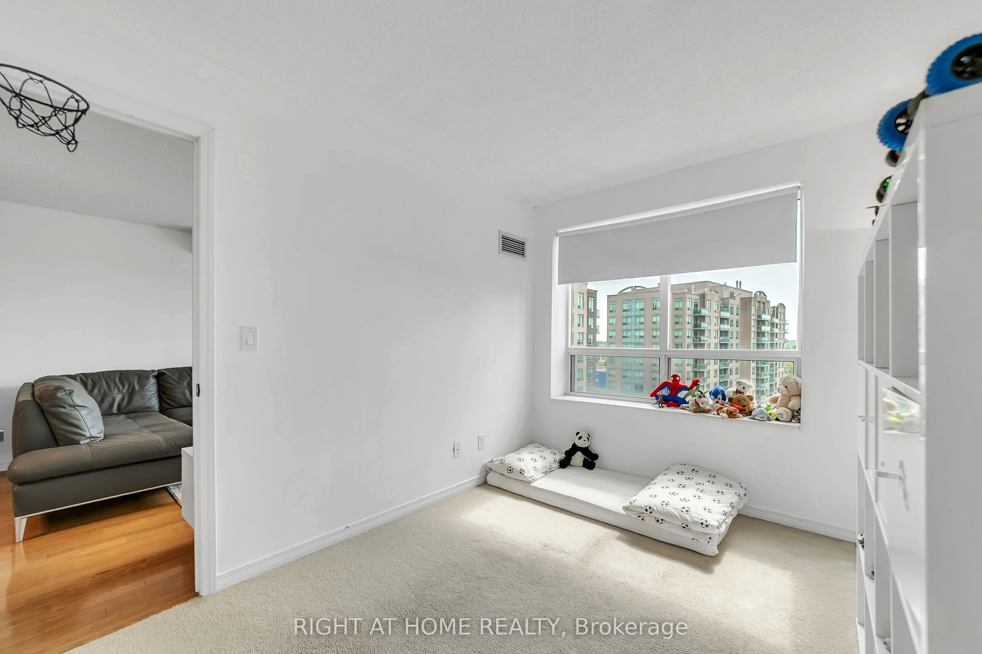 11 Oneida Crescent #1202