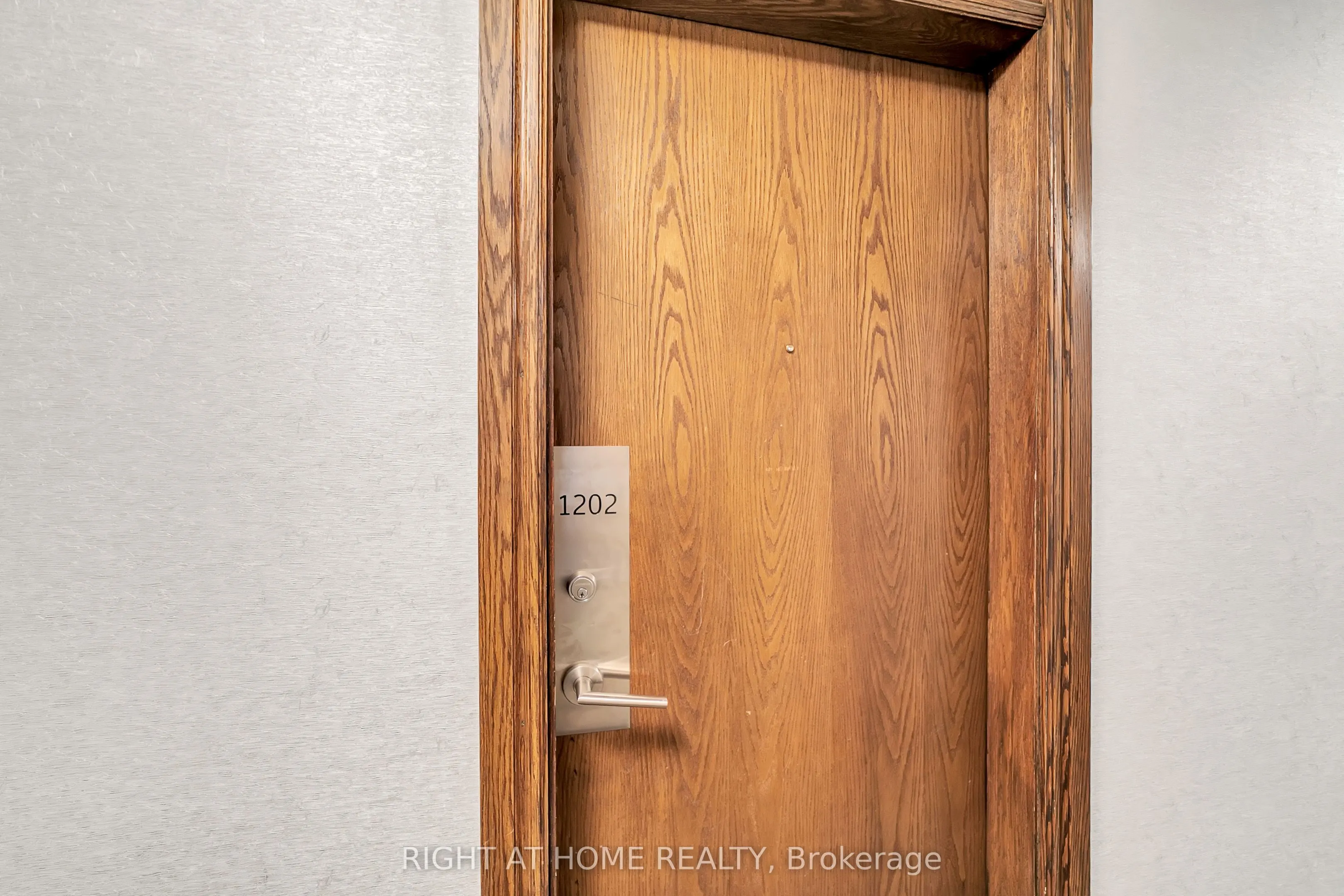 11 Oneida Crescent #1202