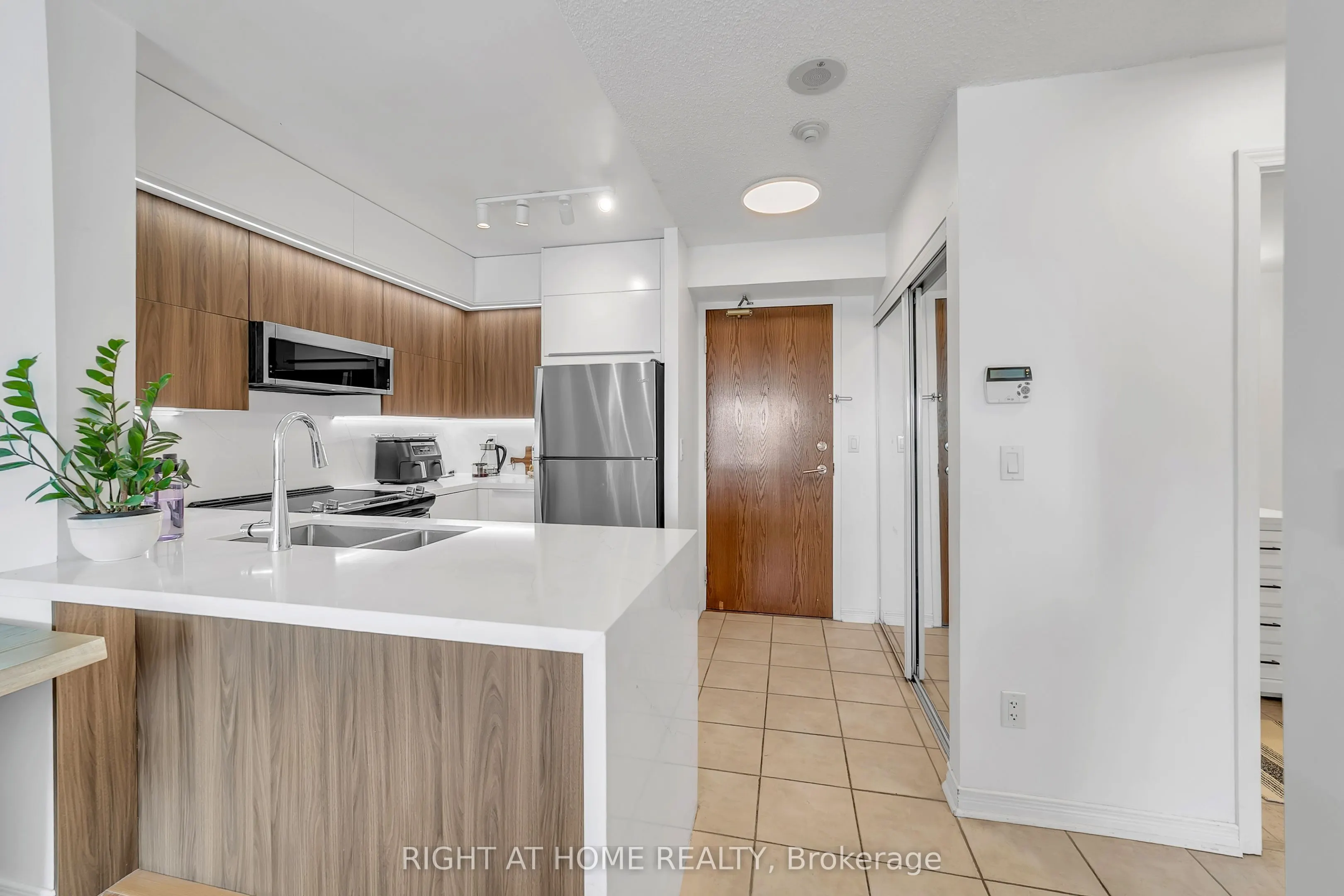 11 Oneida Crescent #1202