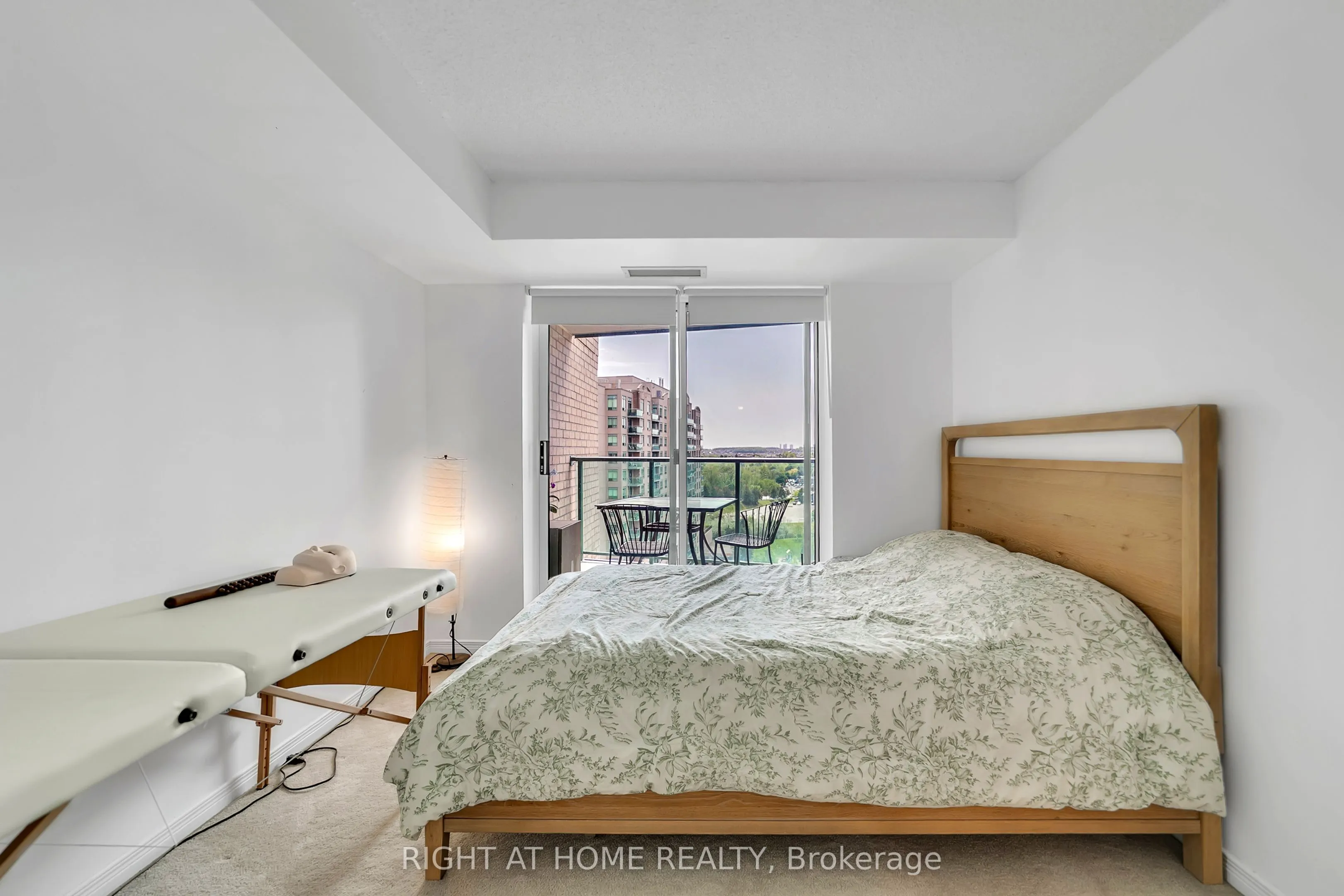 11 Oneida Crescent #1202