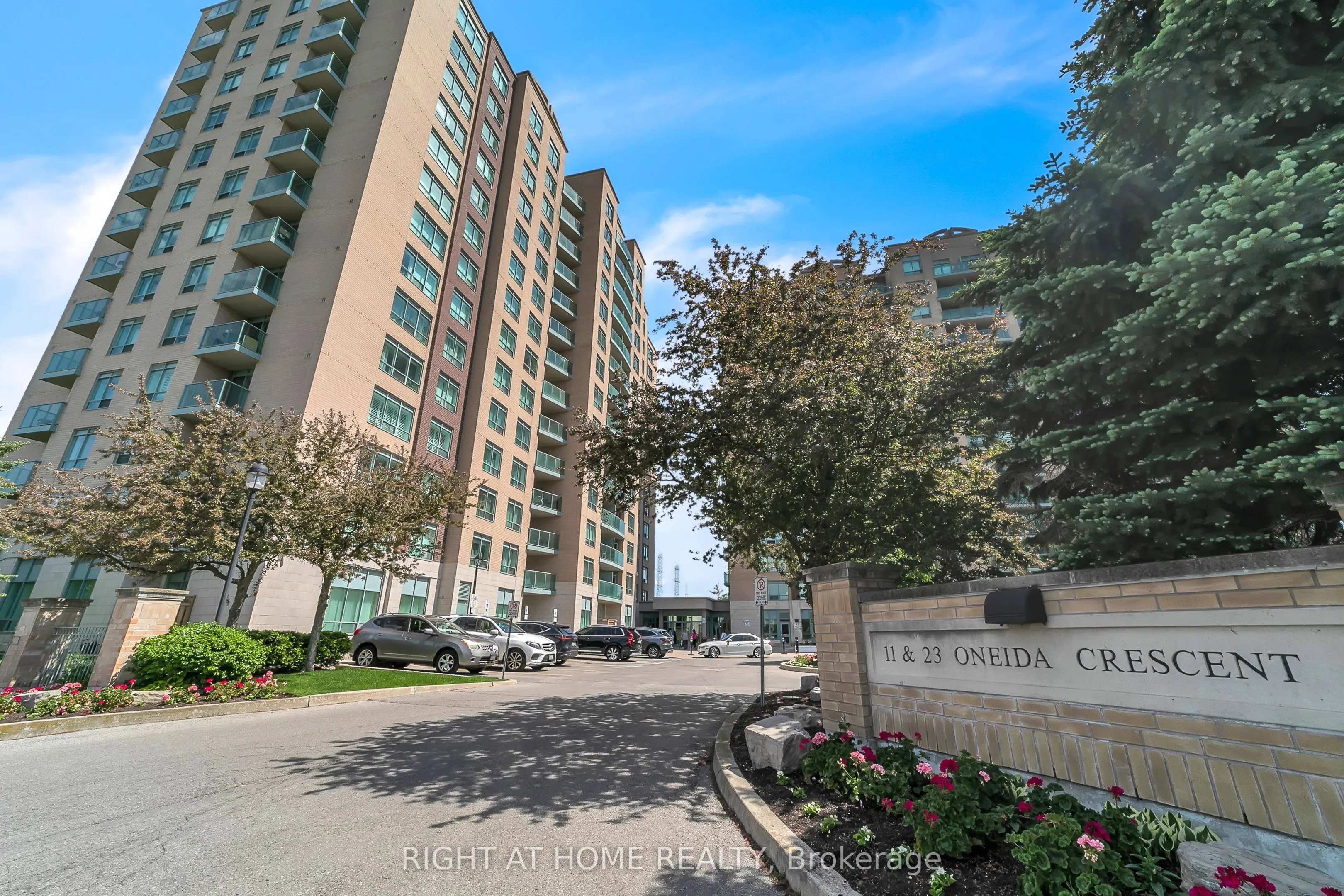 11 Oneida Crescent #1202