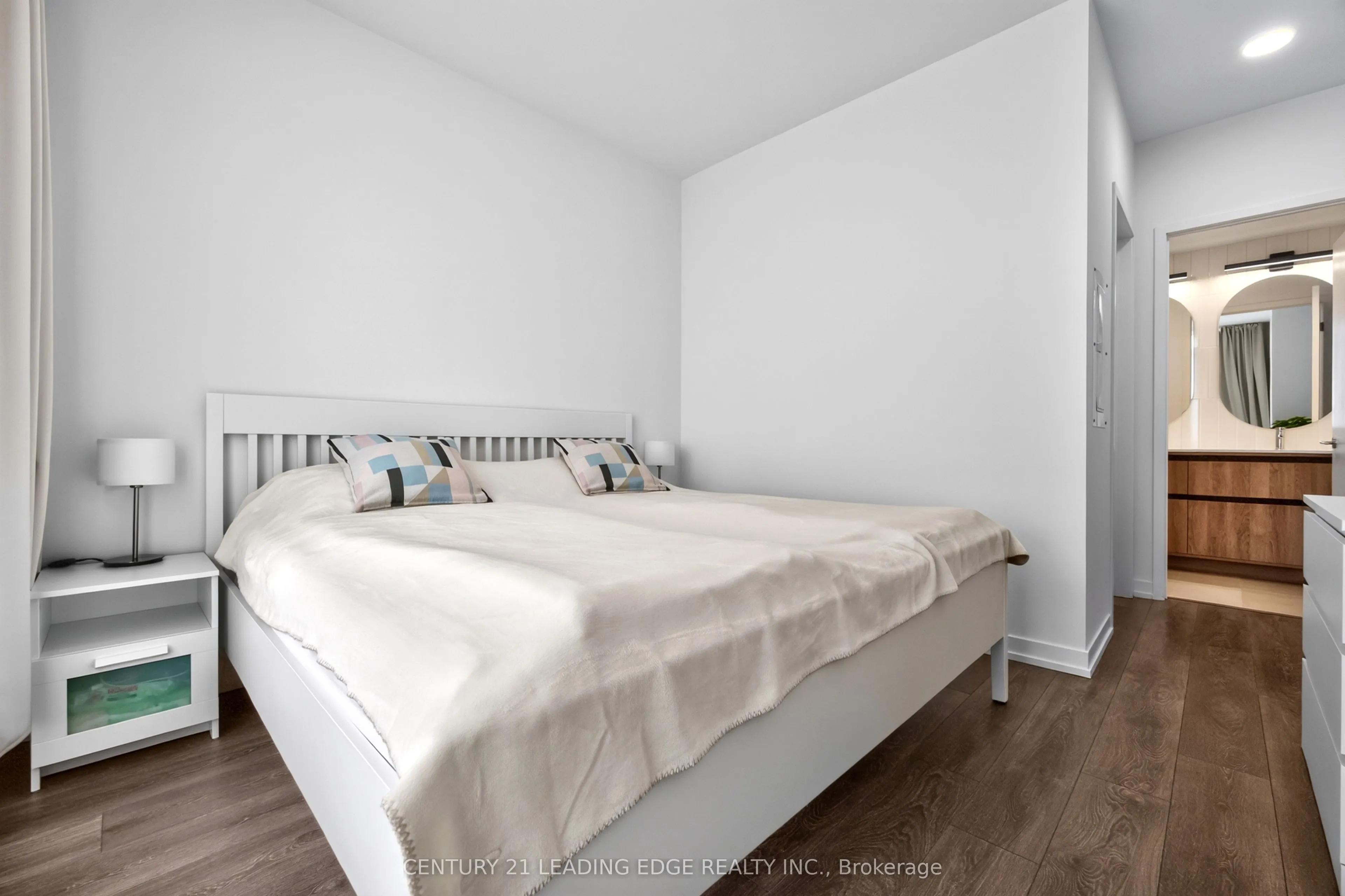 8 Beverley Glen Boulevard #1010