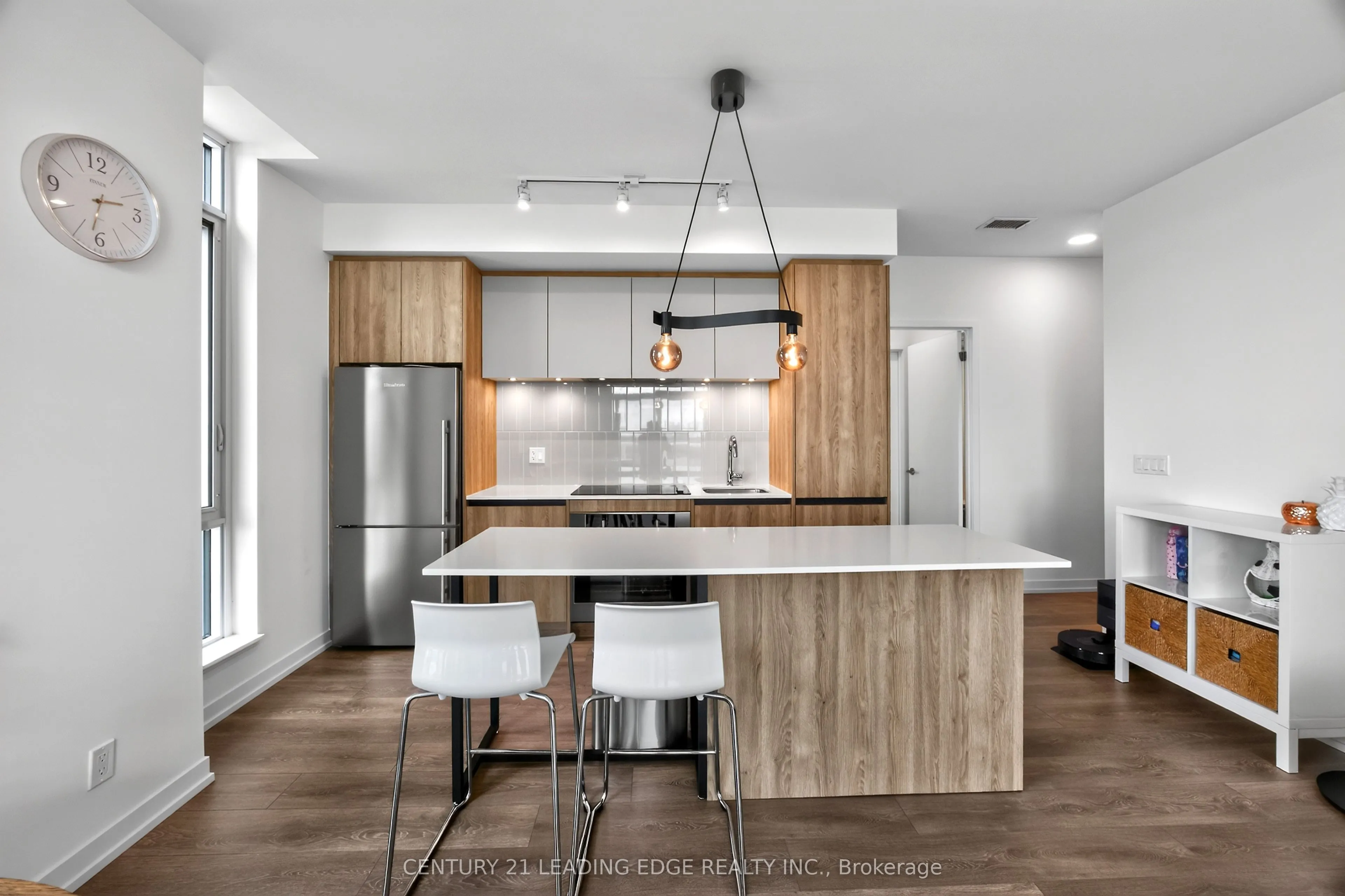 8 Beverley Glen Boulevard #1010