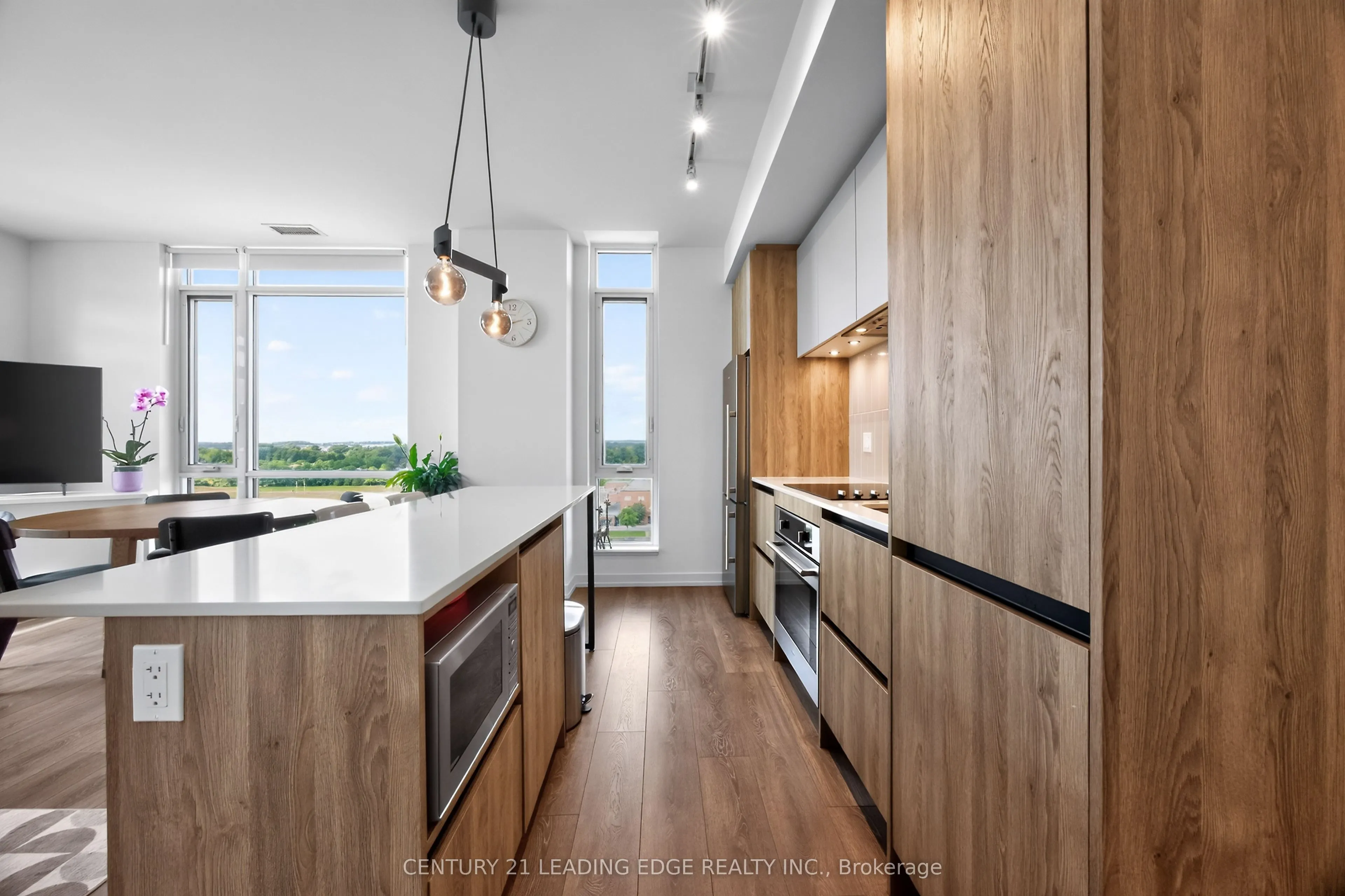 8 Beverley Glen Boulevard #1010