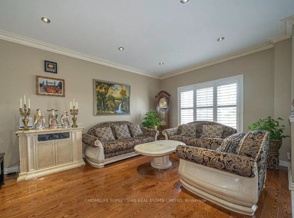 47 Davos Road W
