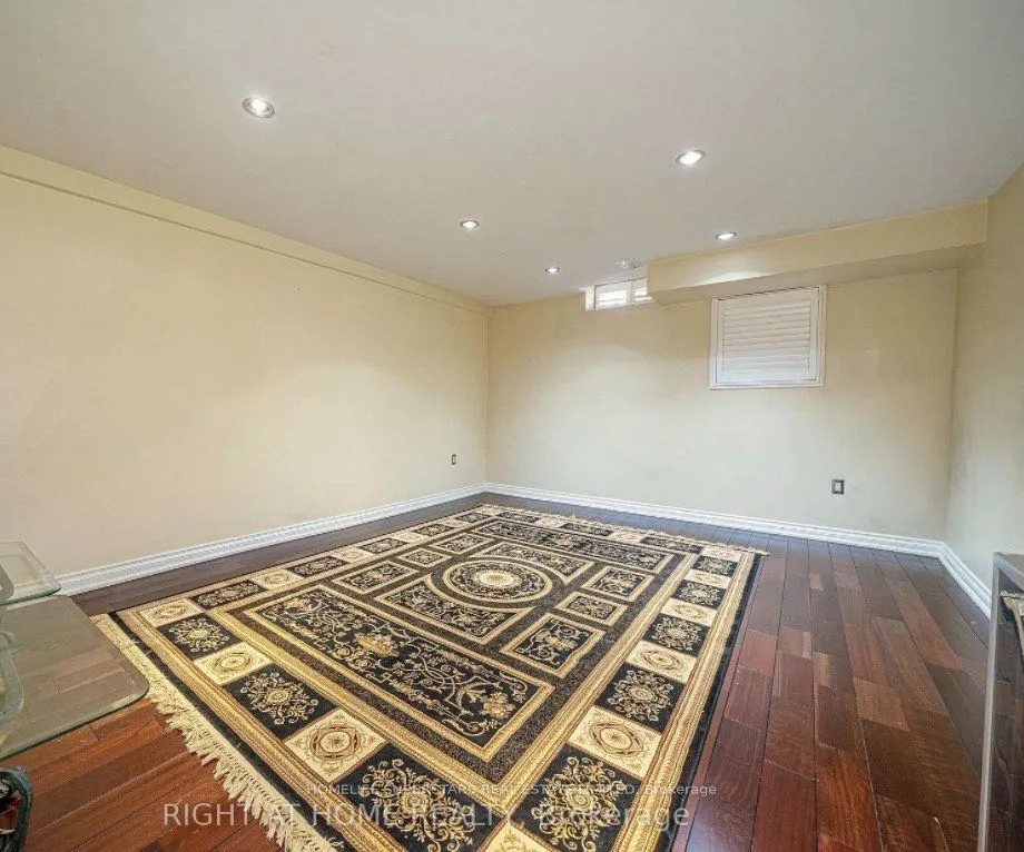 47 Davos Road W