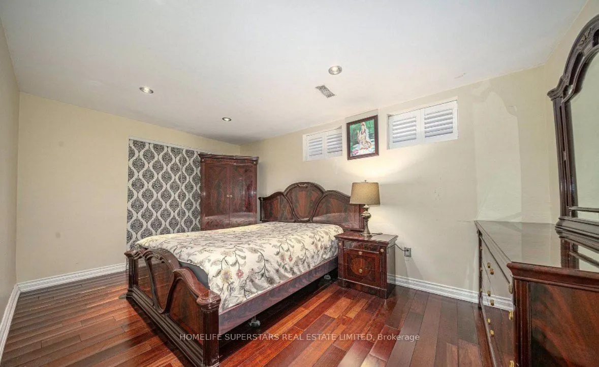 47 Davos Road W