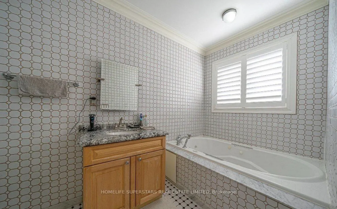 47 Davos Road W