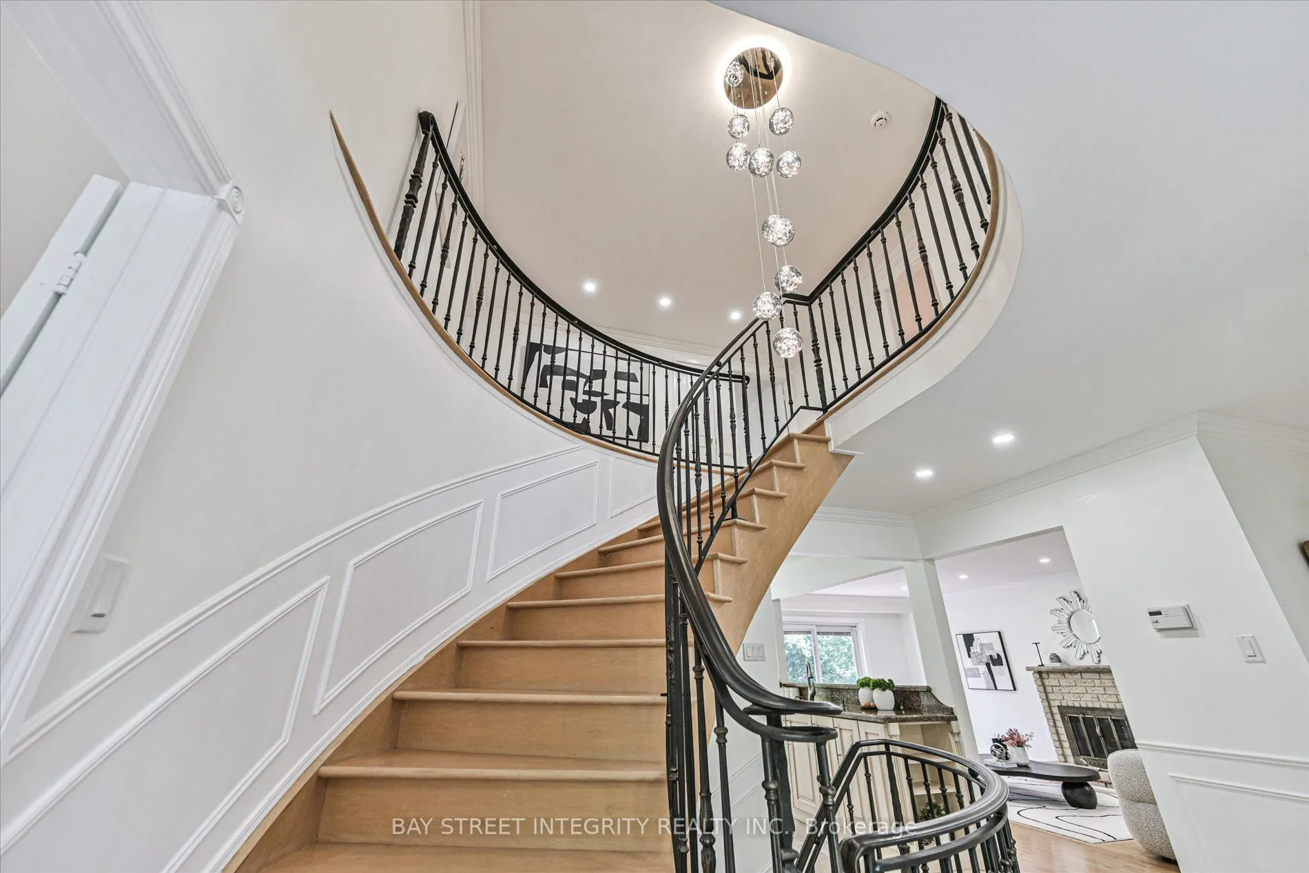 151 Old Surrey Lane