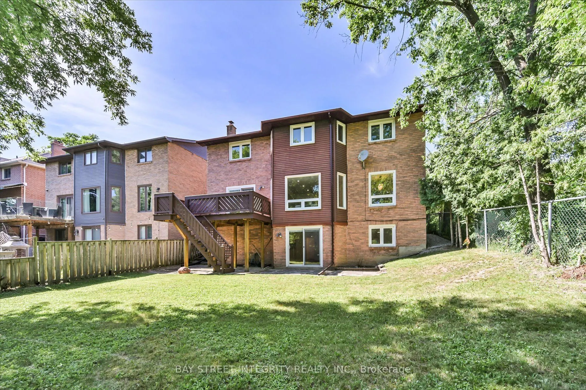 151 Old Surrey Lane
