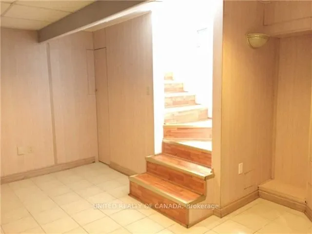 104 Gordon Rowe Crescent #Lower