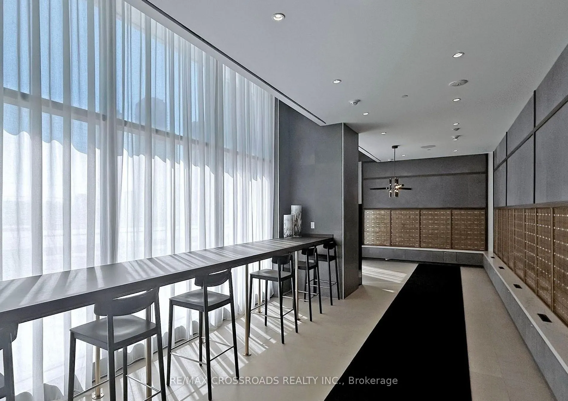 1000 Portage Parkway #1611