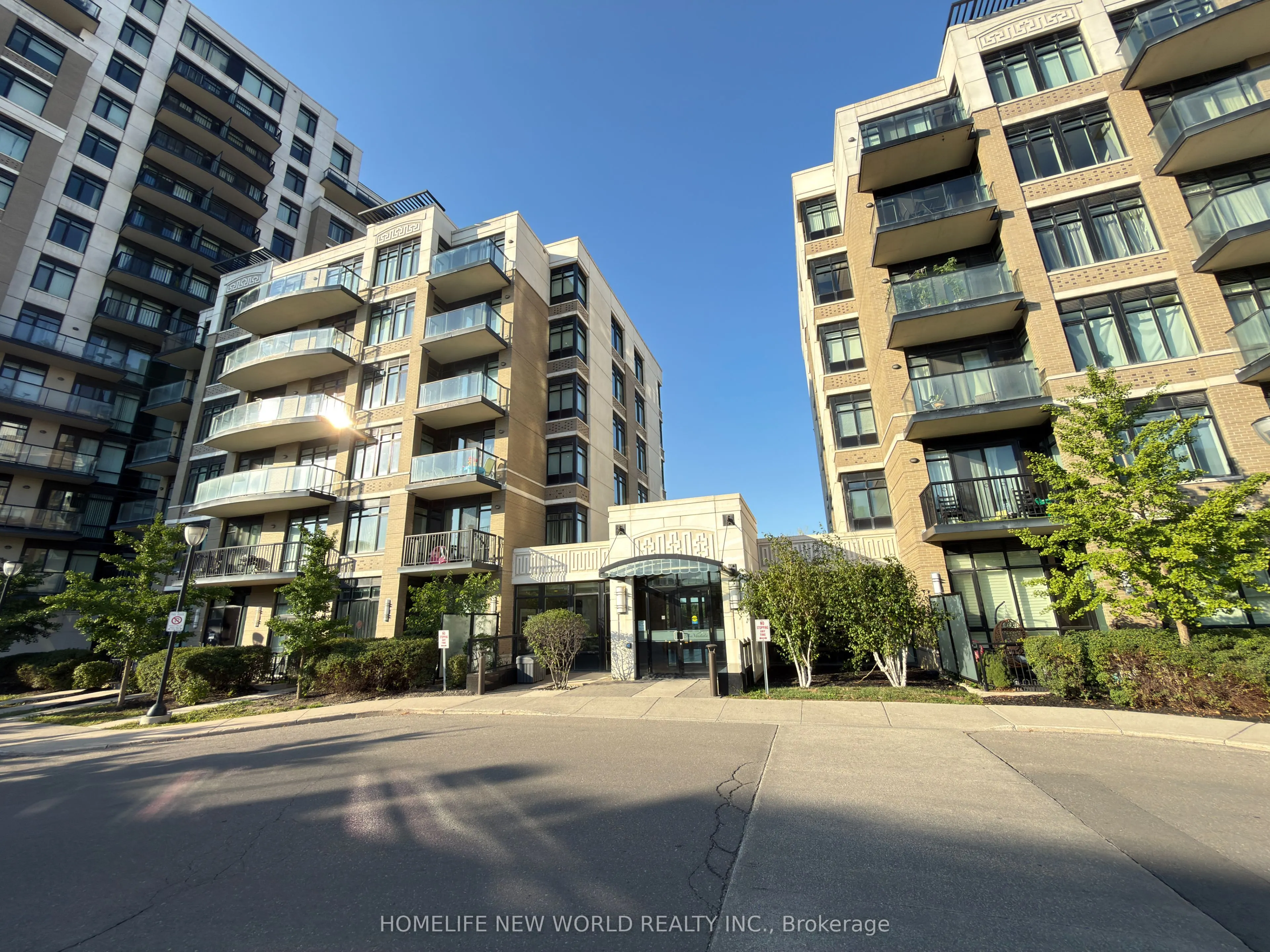 151 Upper Duke Crescent #403