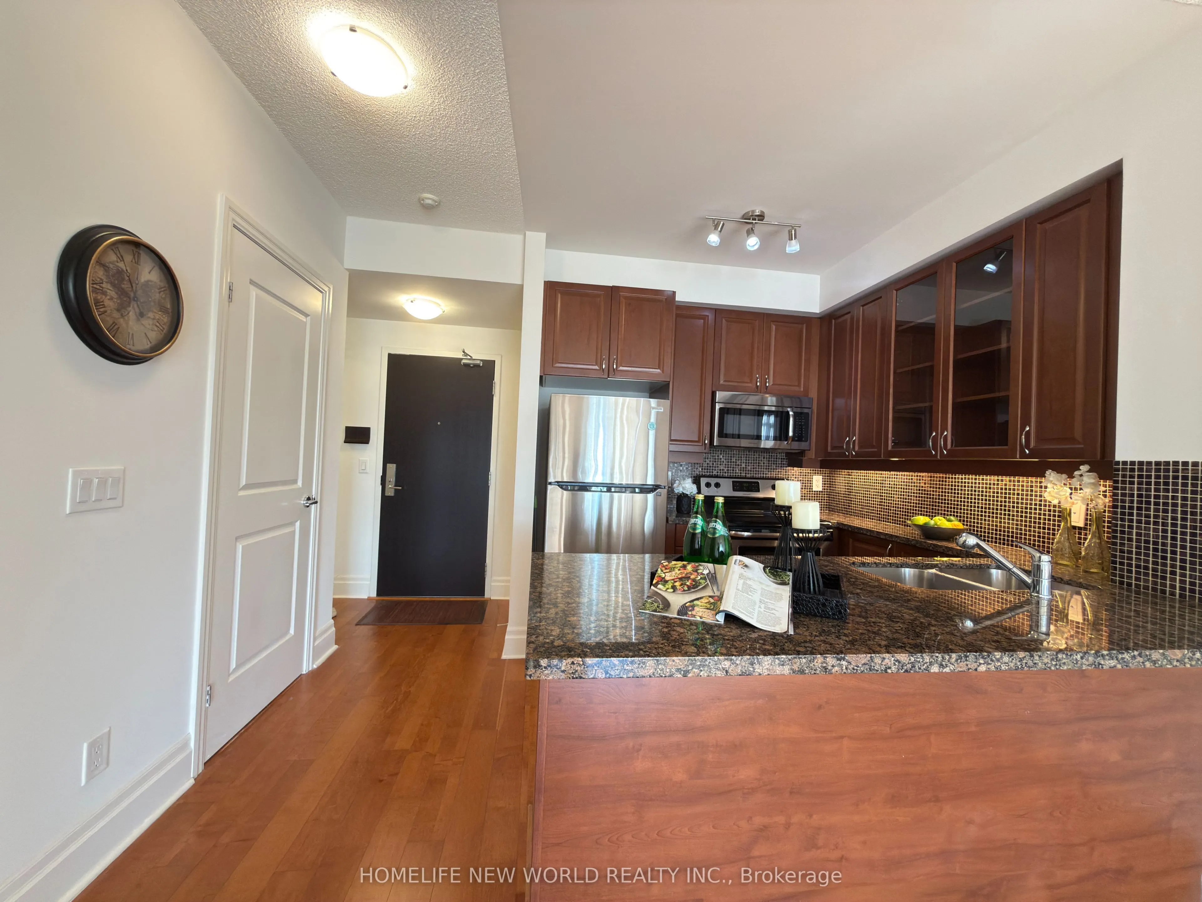 151 Upper Duke Crescent #403