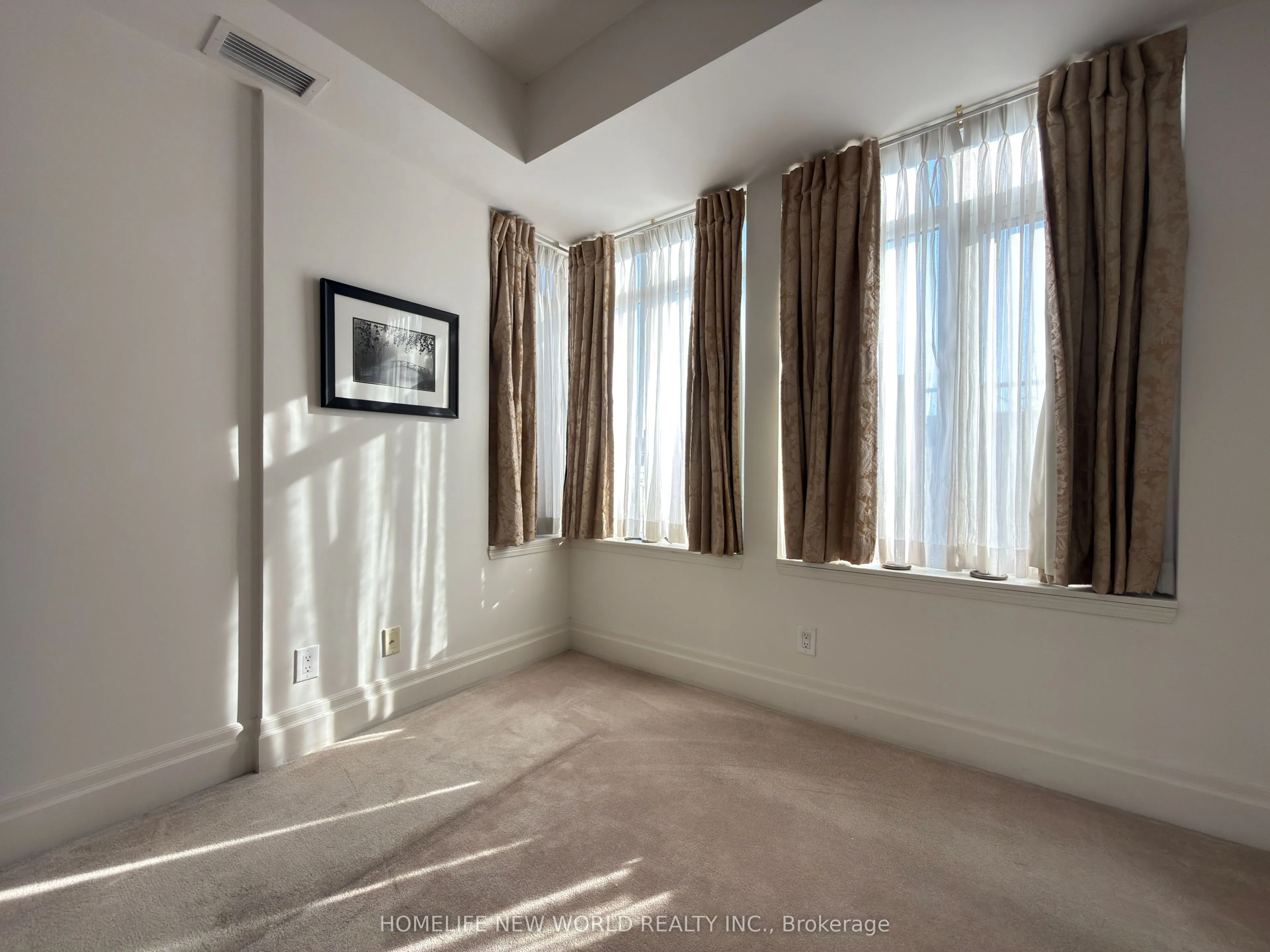 151 Upper Duke Crescent #403