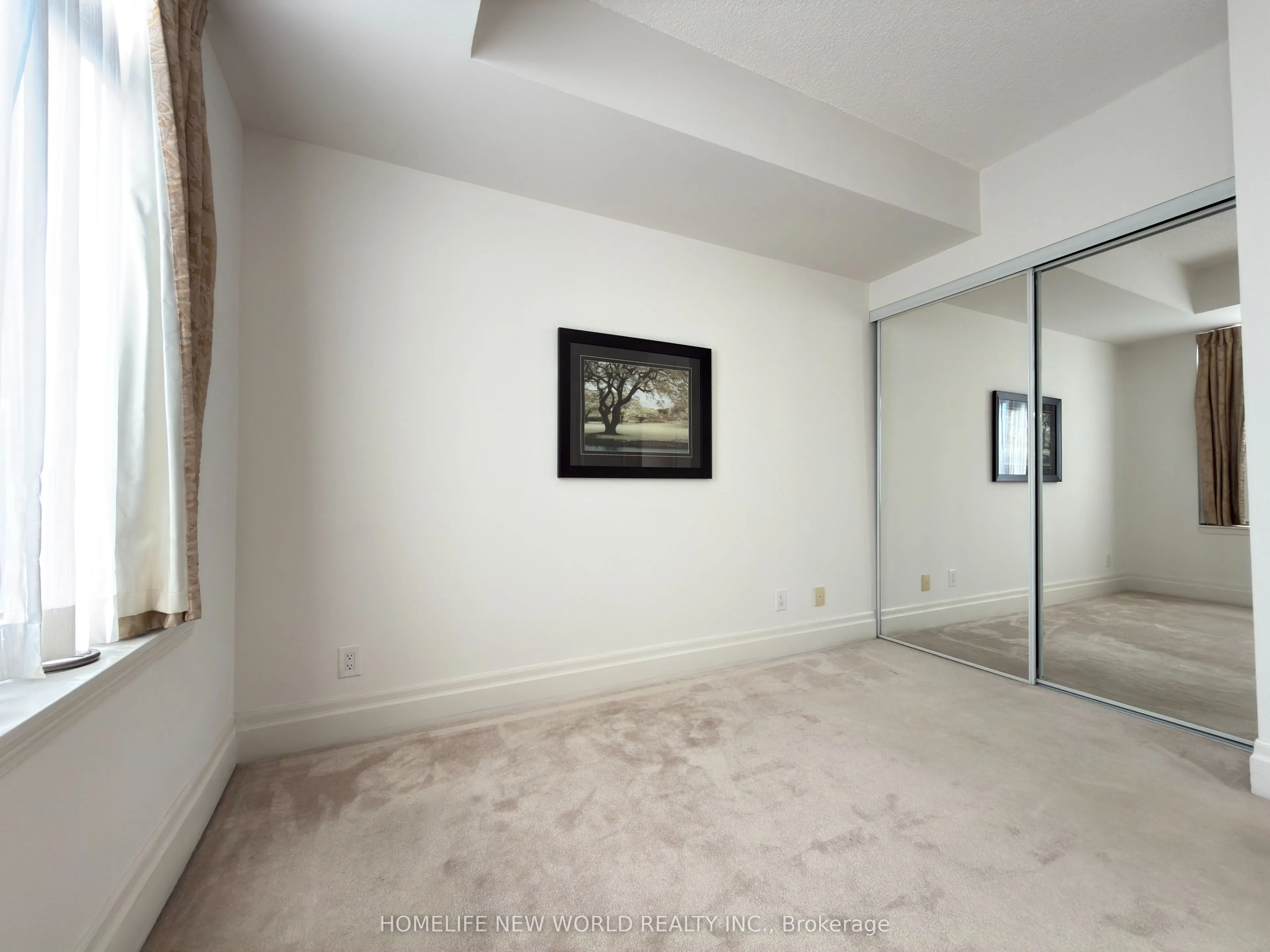 151 Upper Duke Crescent #403