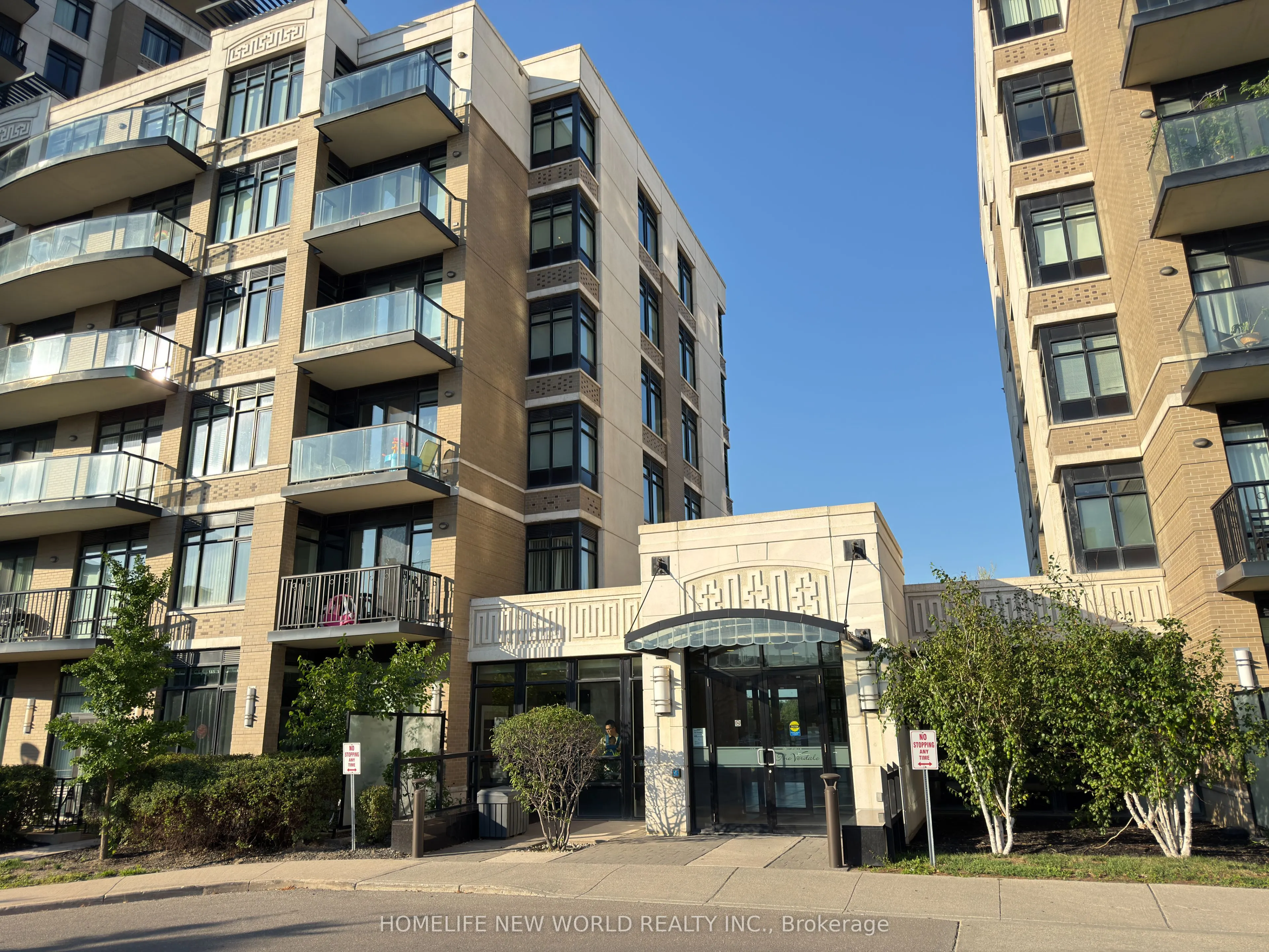 151 Upper Duke Crescent #403