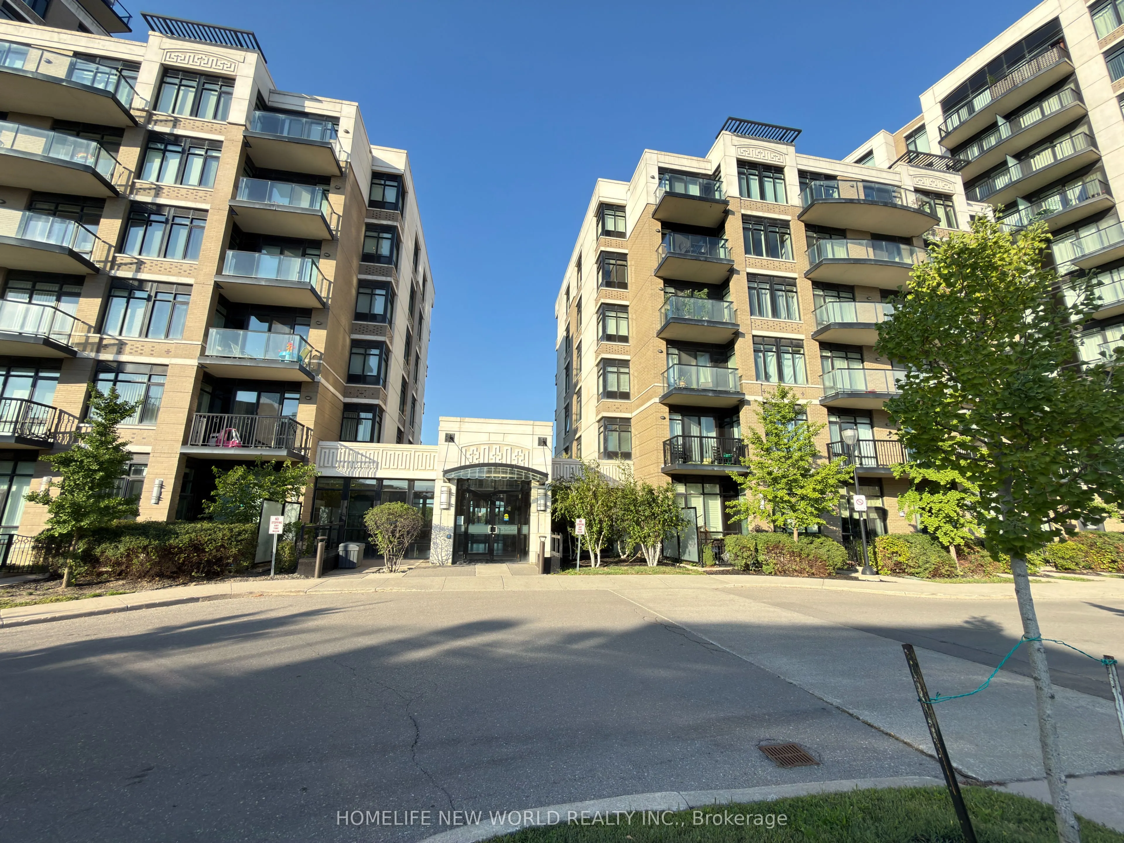 151 Upper Duke Crescent #403