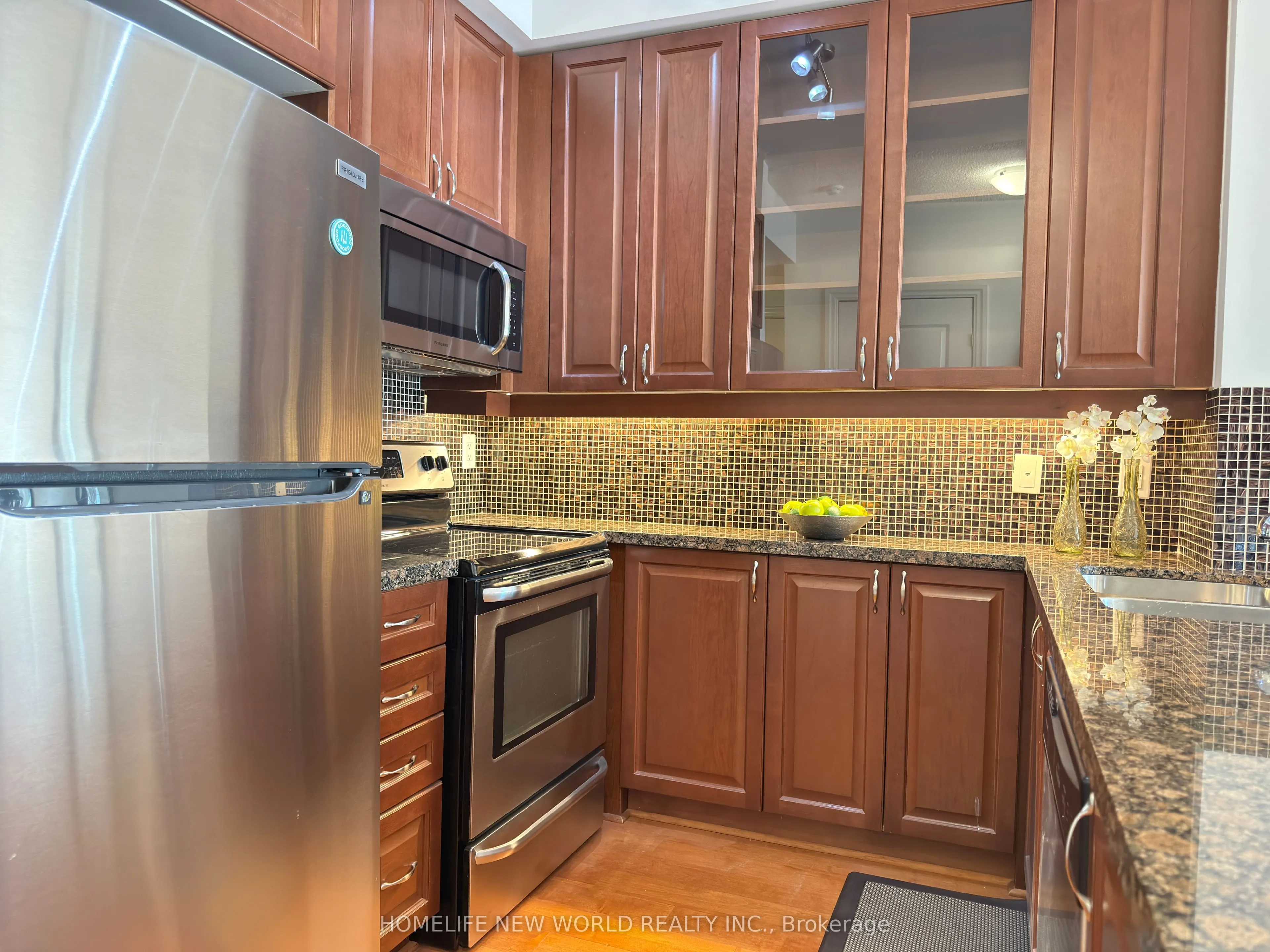 151 Upper Duke Crescent #403