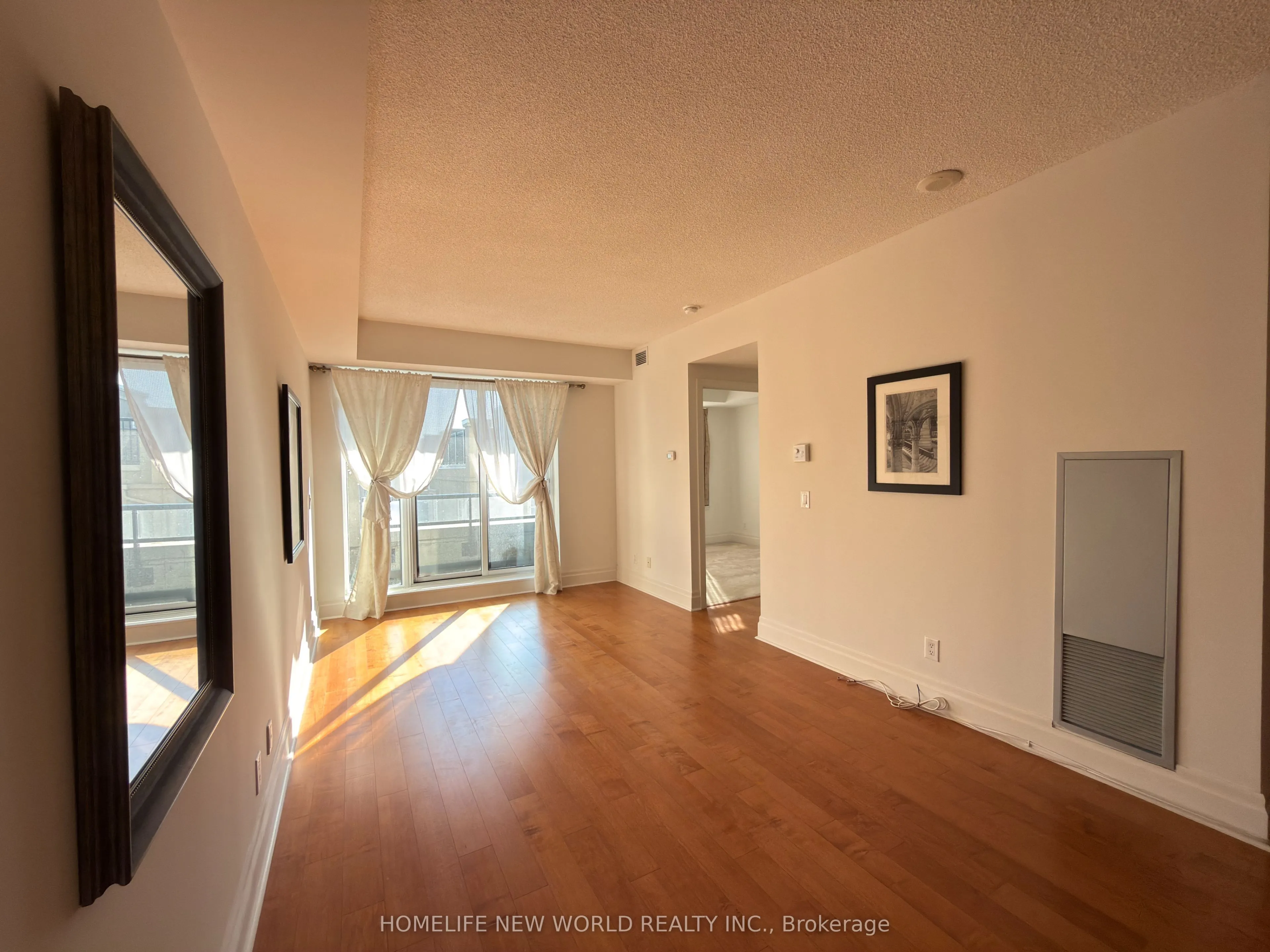 151 Upper Duke Crescent #403