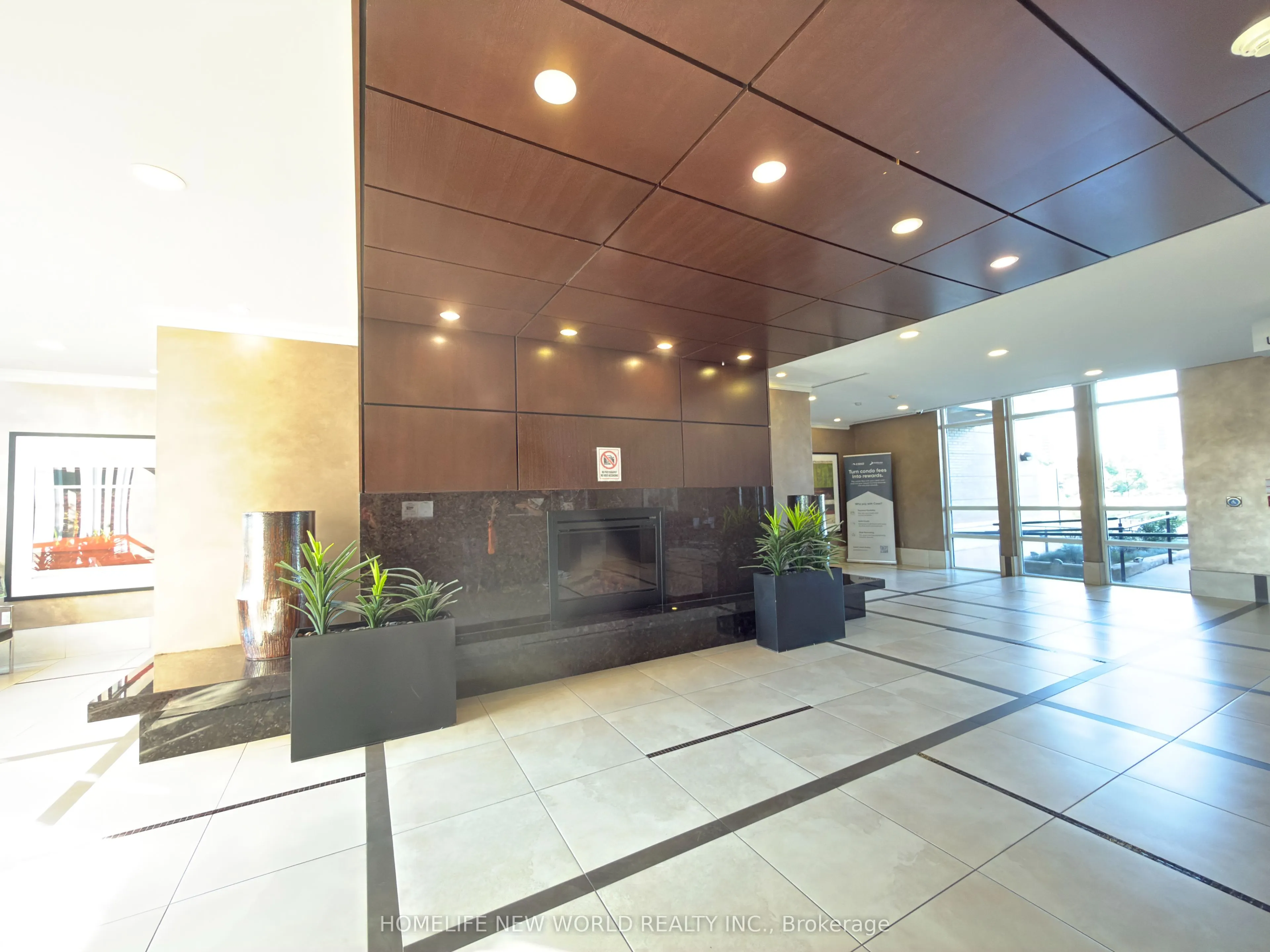 151 Upper Duke Crescent #403