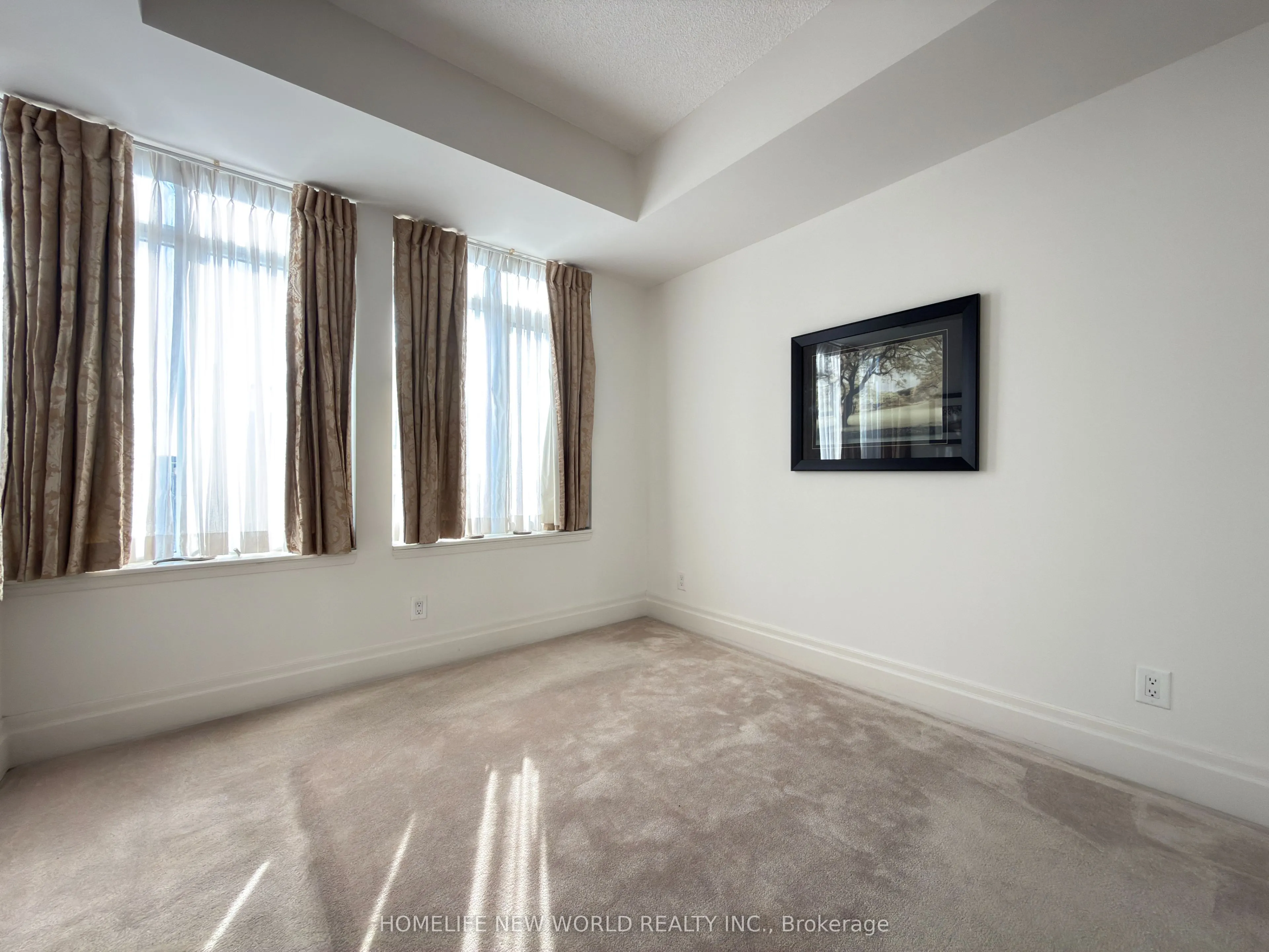 151 Upper Duke Crescent #403