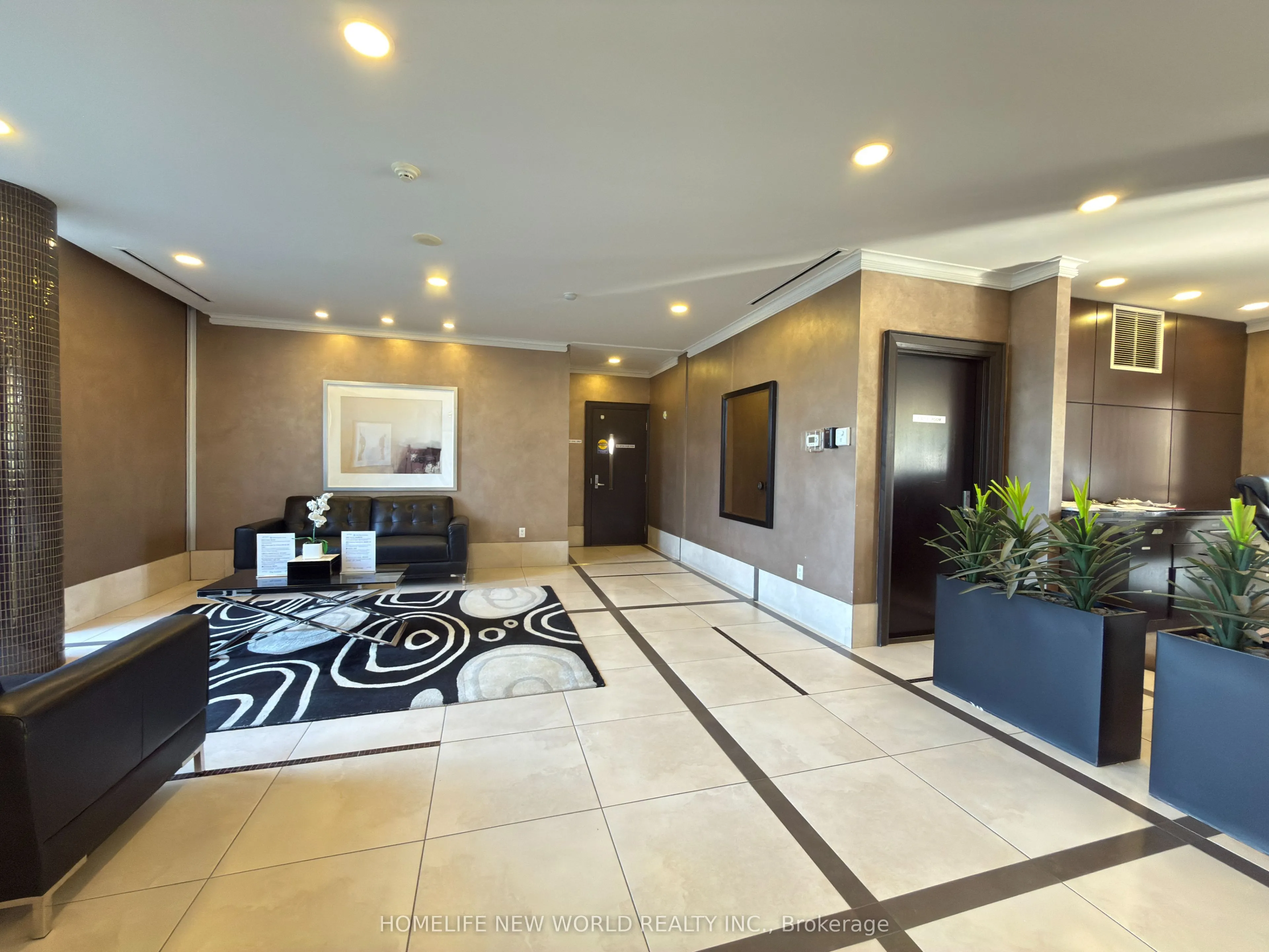 151 Upper Duke Crescent #403
