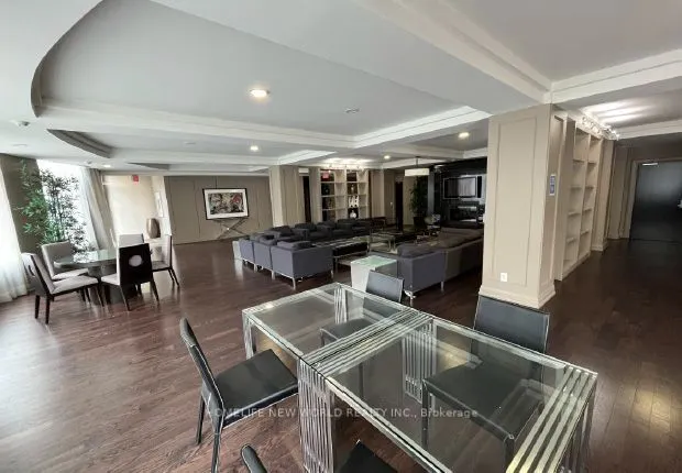 151 Upper Duke Crescent #403