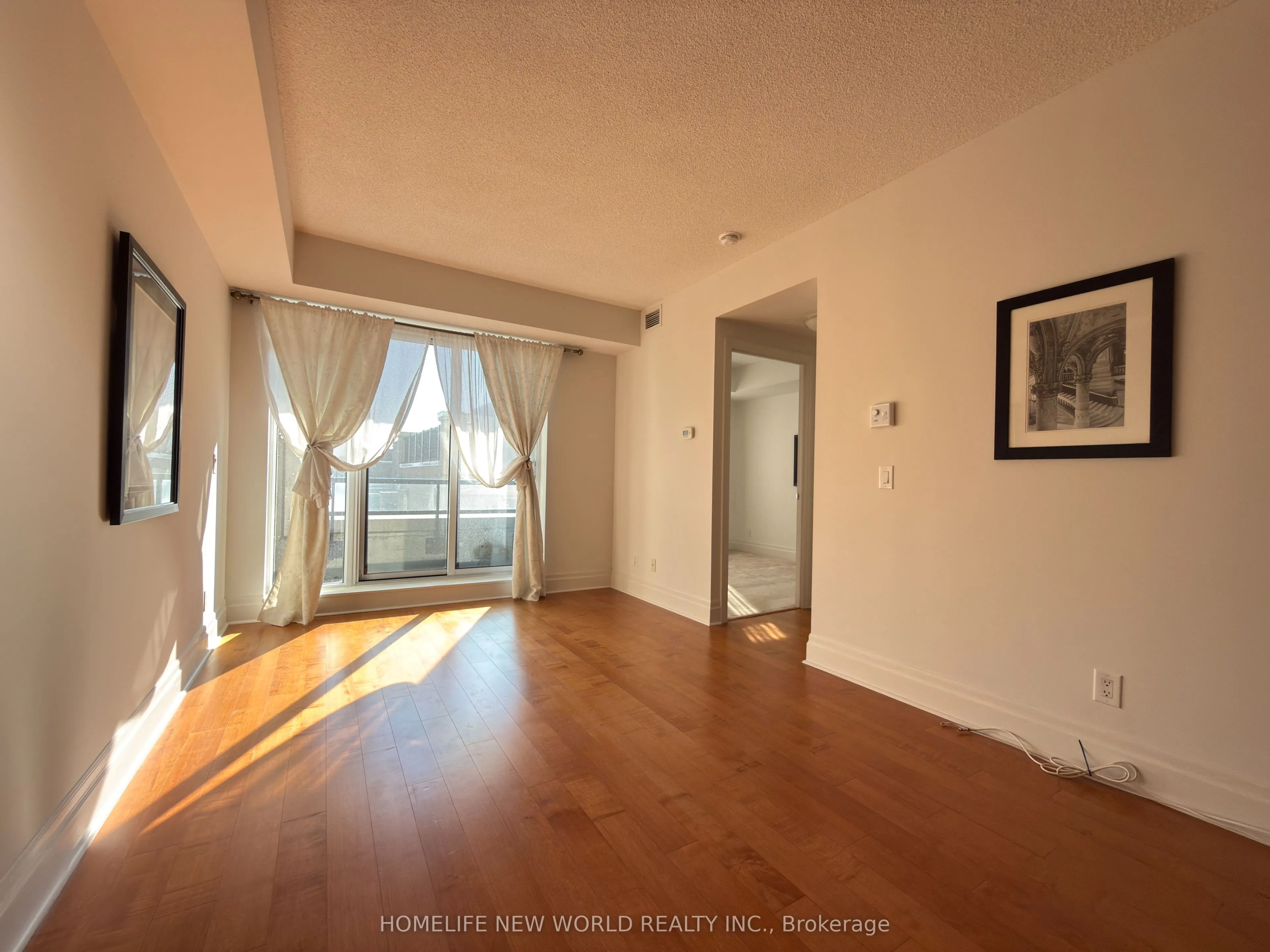 151 Upper Duke Crescent #403