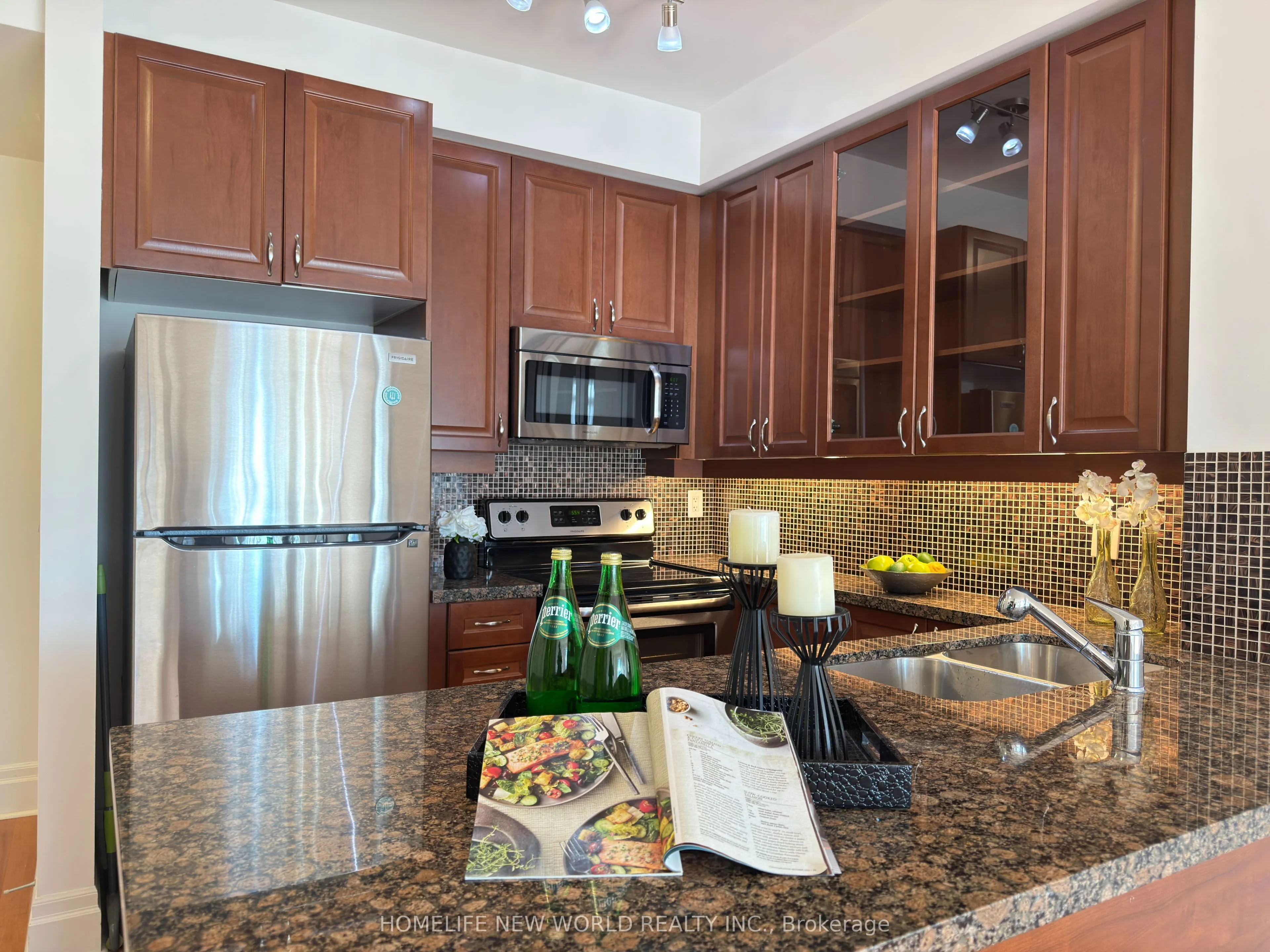 151 Upper Duke Crescent #403