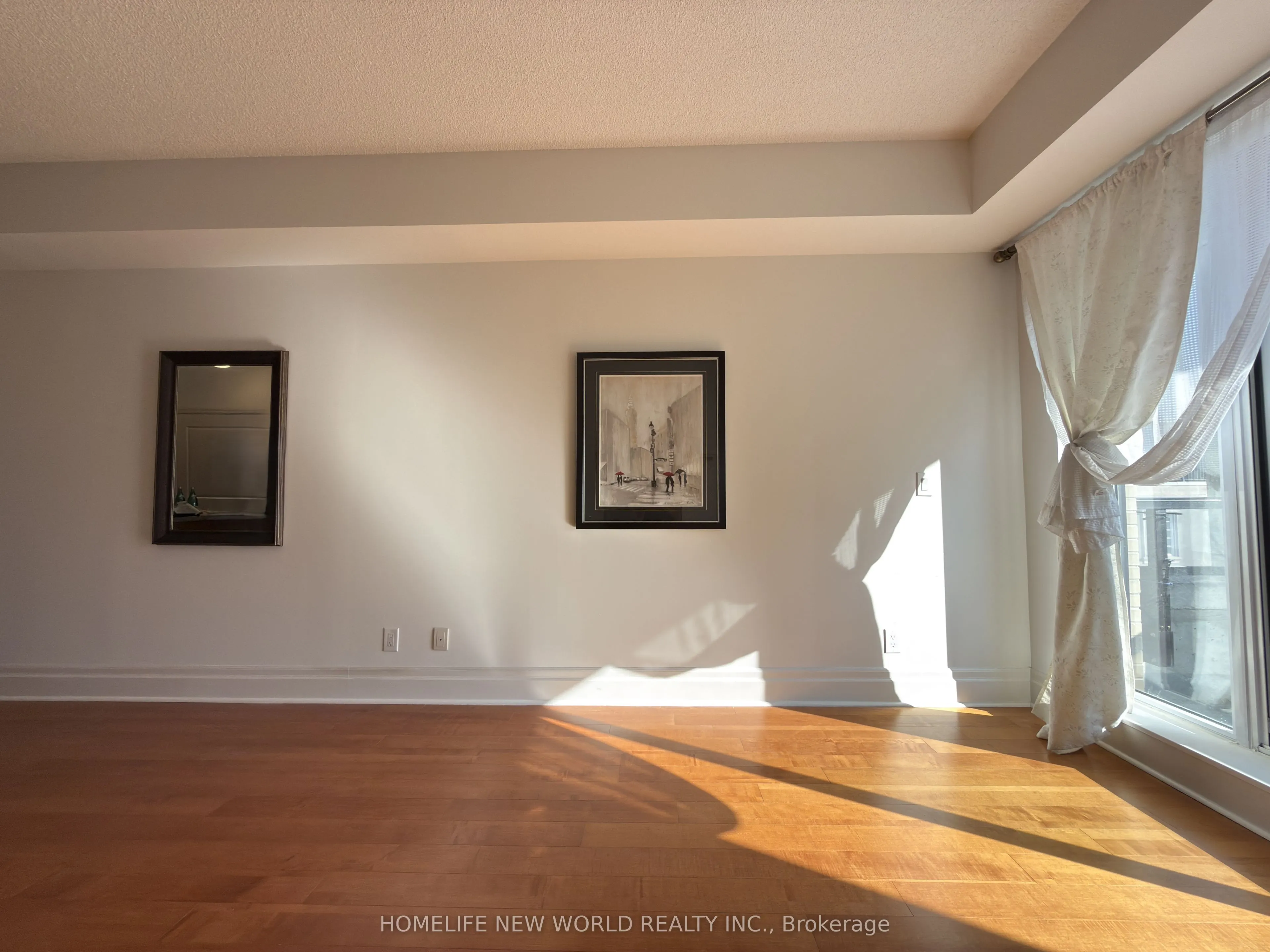 151 Upper Duke Crescent #403