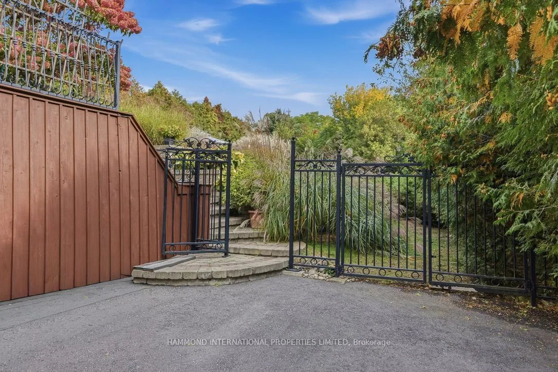 776 Woodland Acres Crescent