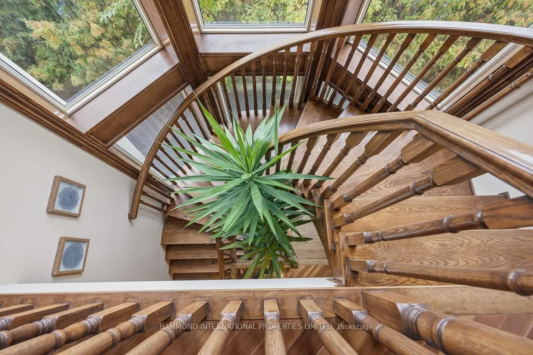 776 Woodland Acres Crescent