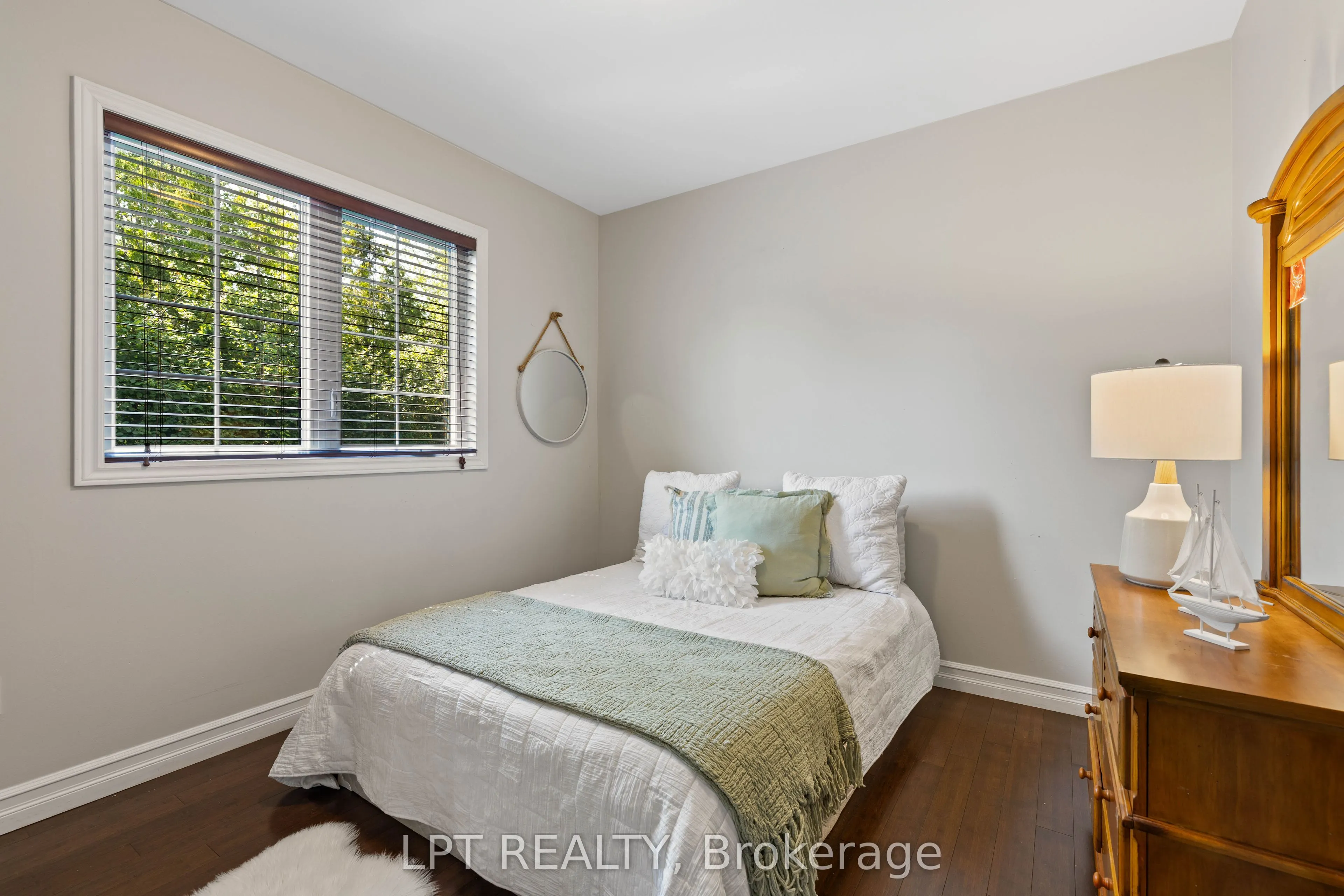 173 Lake Drive E