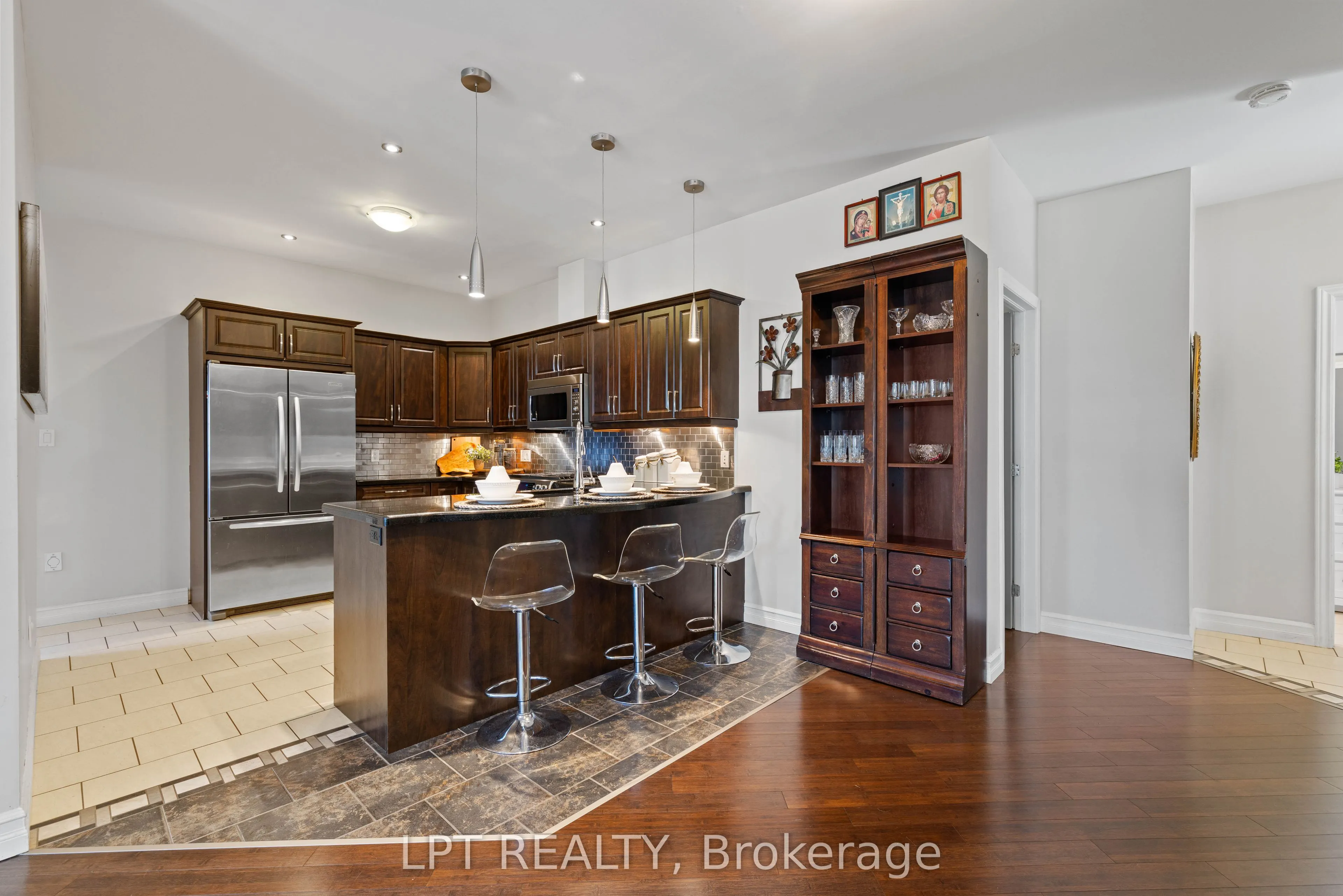 173 Lake Drive E