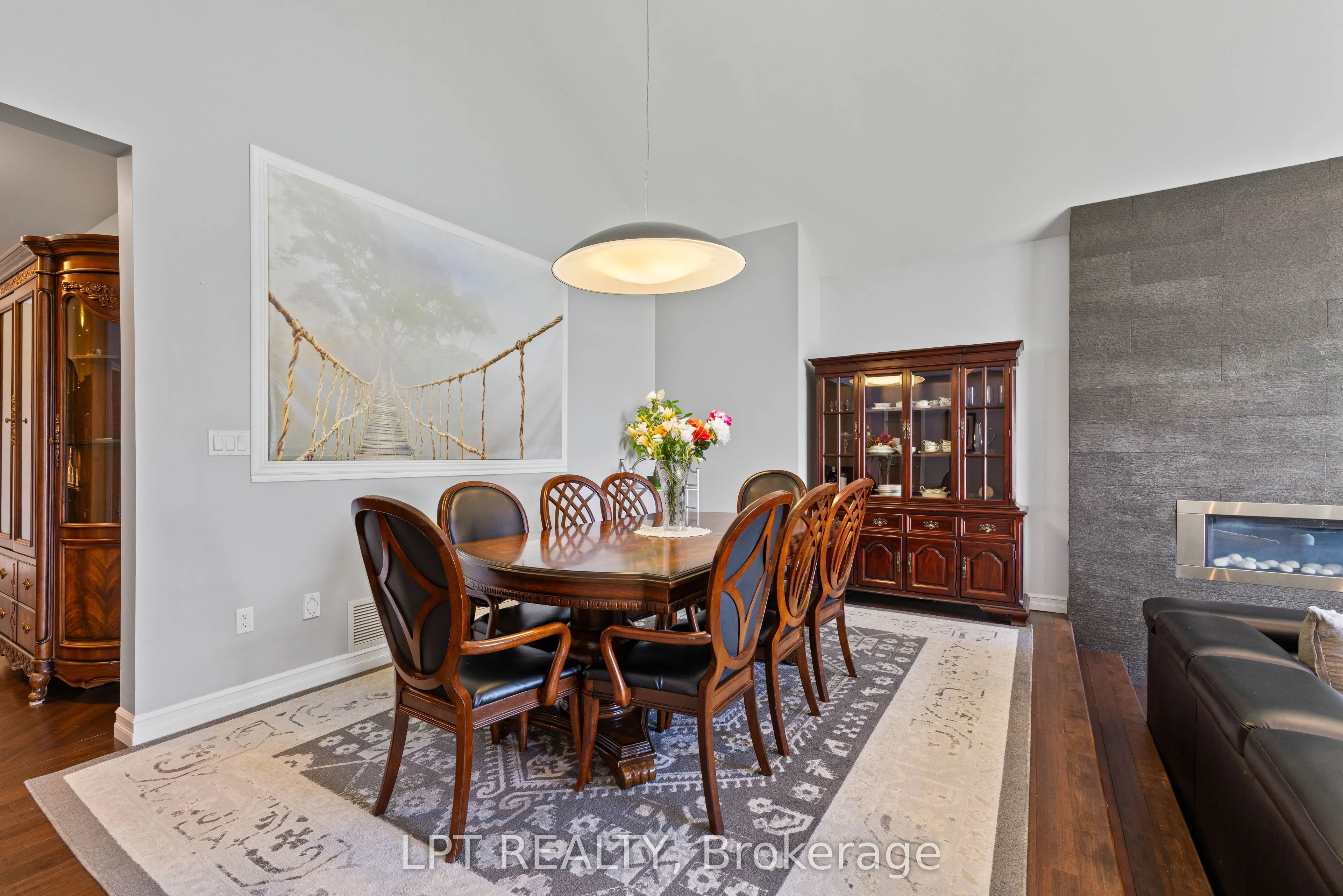 173 Lake Drive E