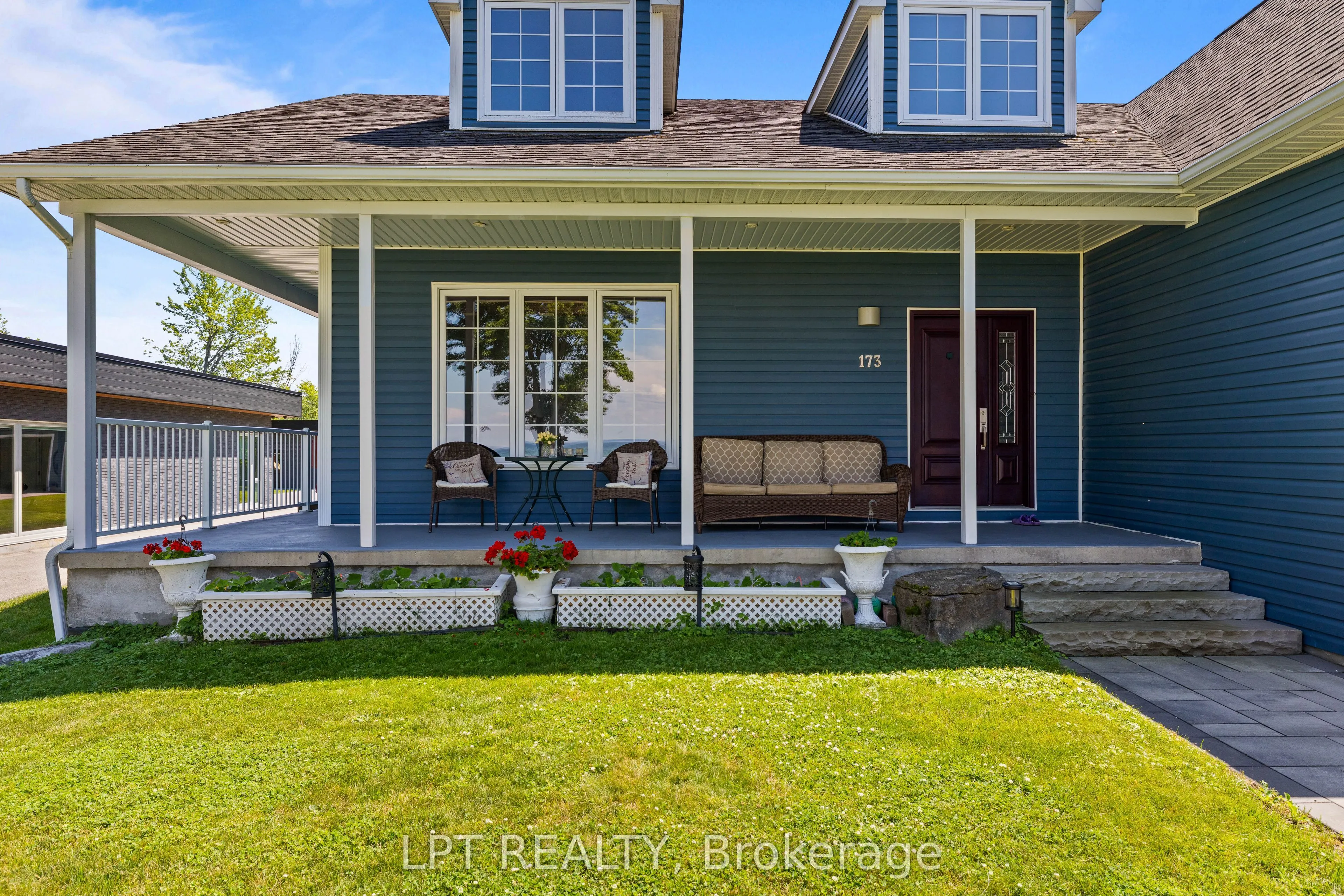 173 Lake Drive E