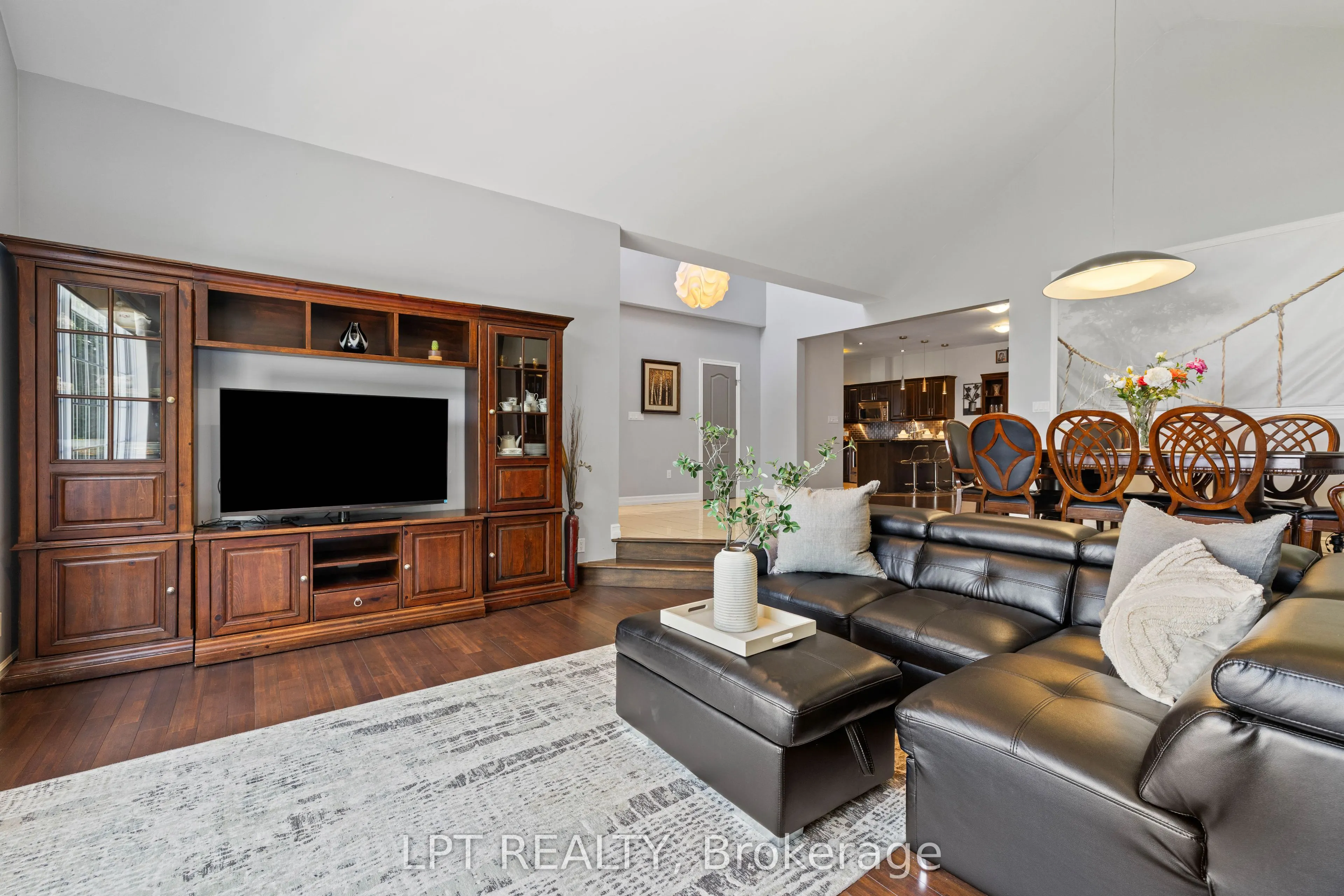 173 Lake Drive E