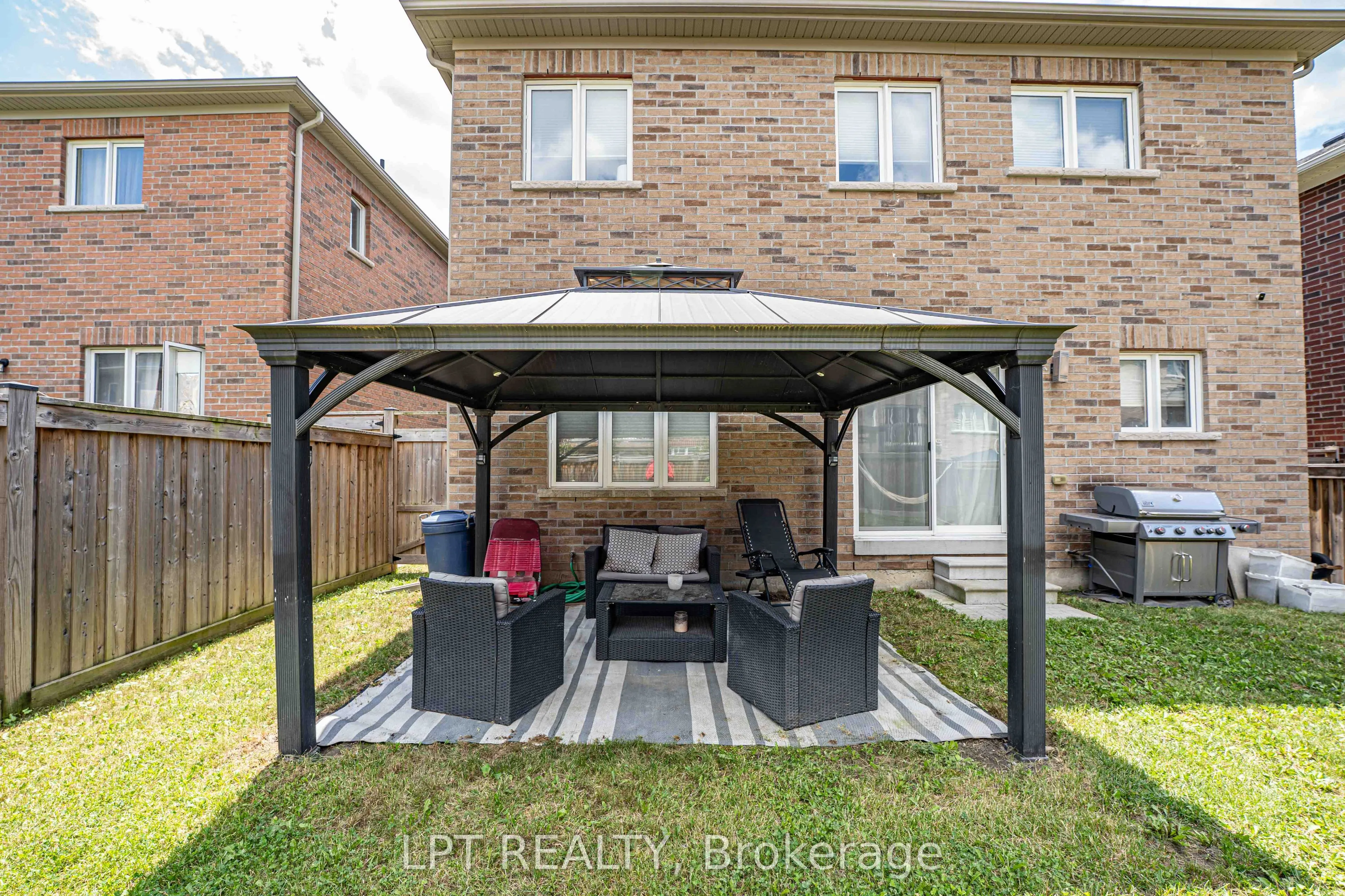 20 Manor Forest Road
