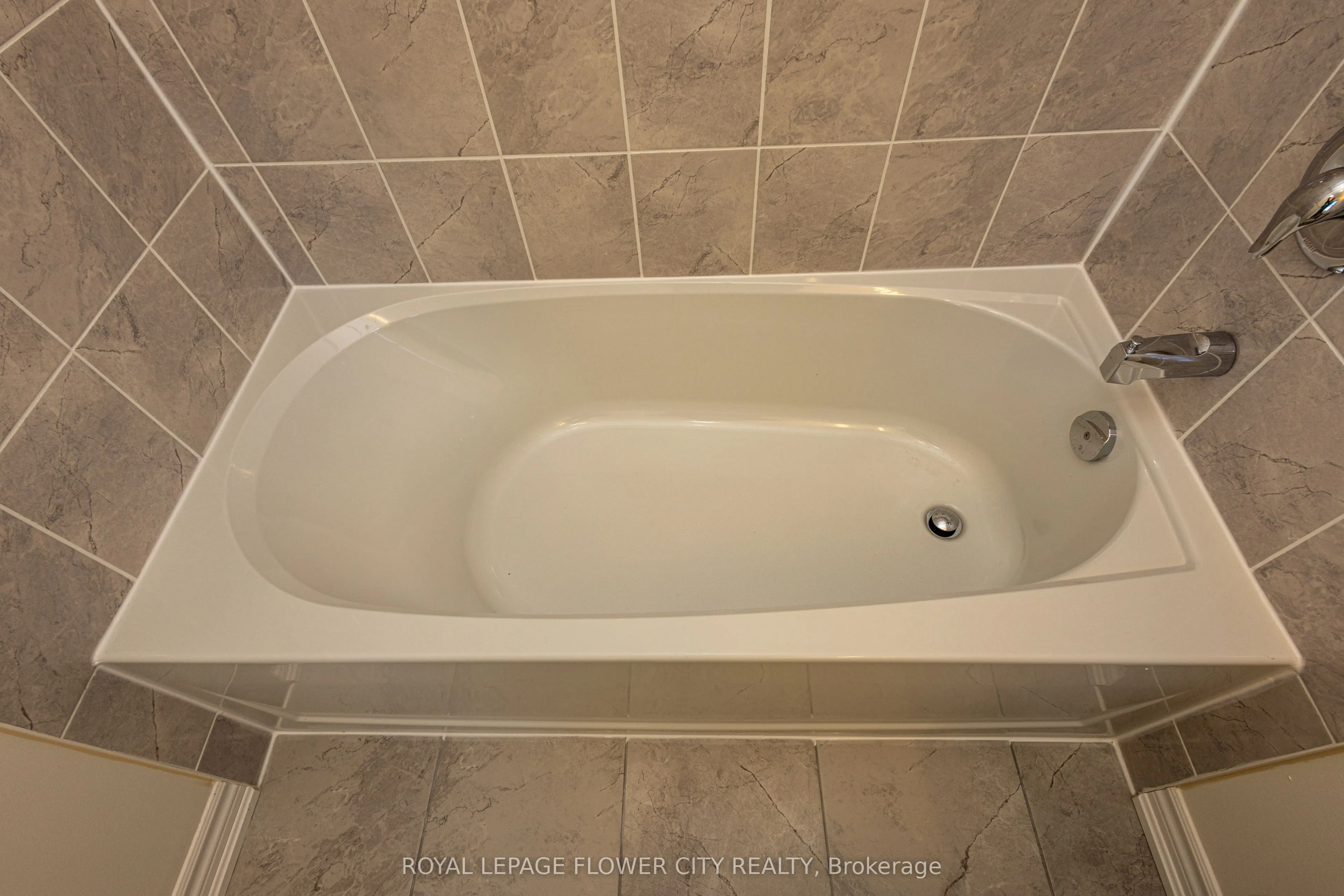 16 Ravenscraig Place #12